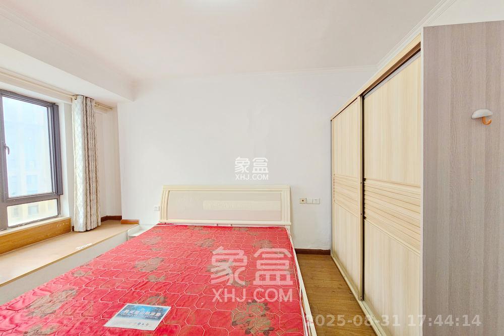 新华都万家城  3室2厅2卫    2000.0元/月室内图