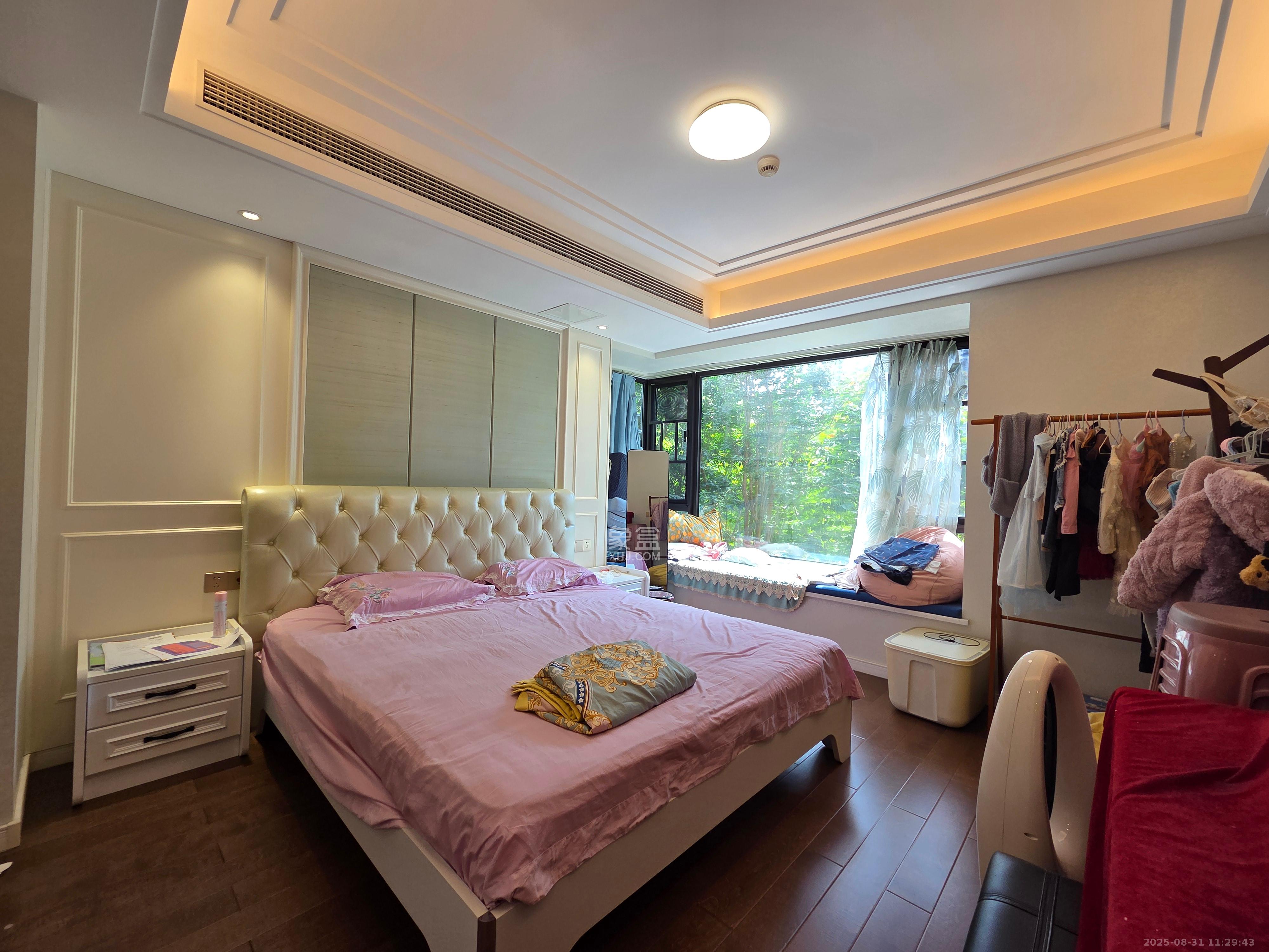 万科里金域国际  4室2厅2卫    8000.0元/月室内图