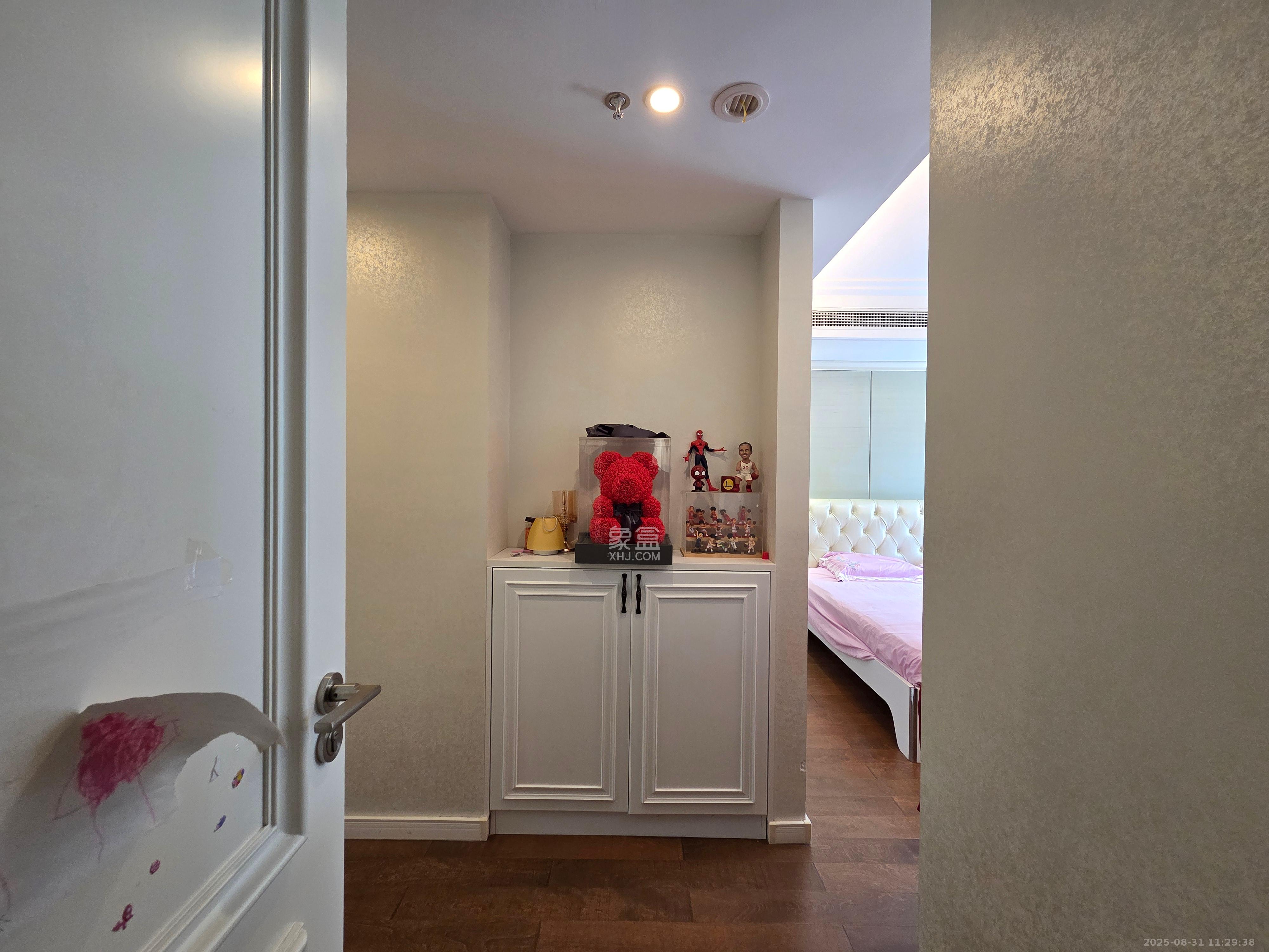 万科里金域国际  4室2厅2卫    8000.0元/月室内图