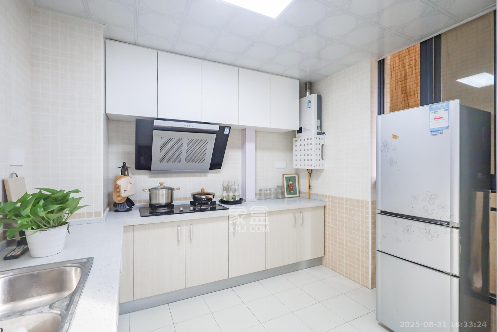 兰亭都荟(璟峰苑) 3室2厅2卫 128.0万 兰亭都荟(璟峰苑) 3室2厅2卫 128.0万厨房