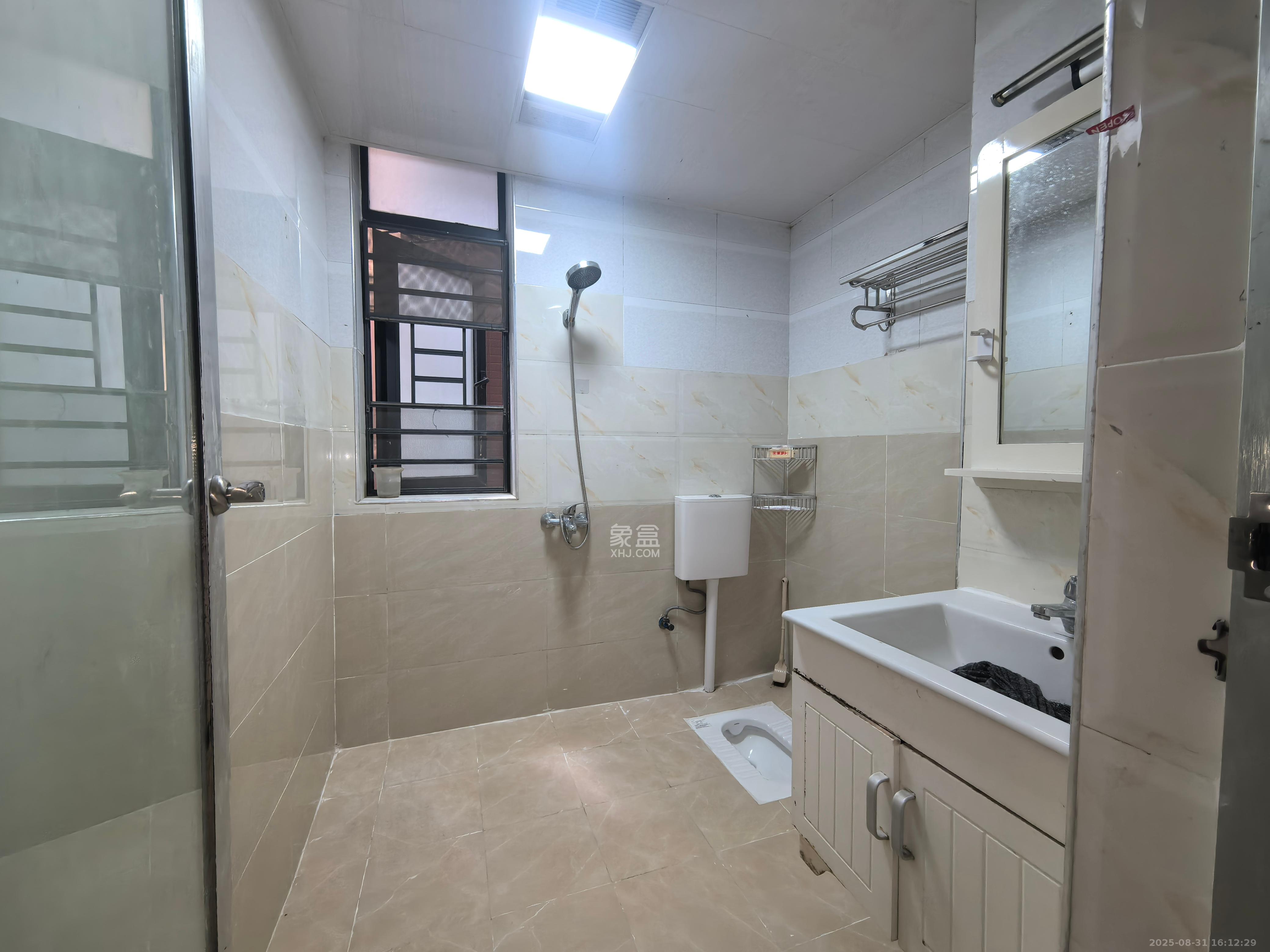 新盛珑璟台 2室2厅1卫 1700.0元/月 新盛珑璟台 2室2厅1卫 1700.0元/月室内图