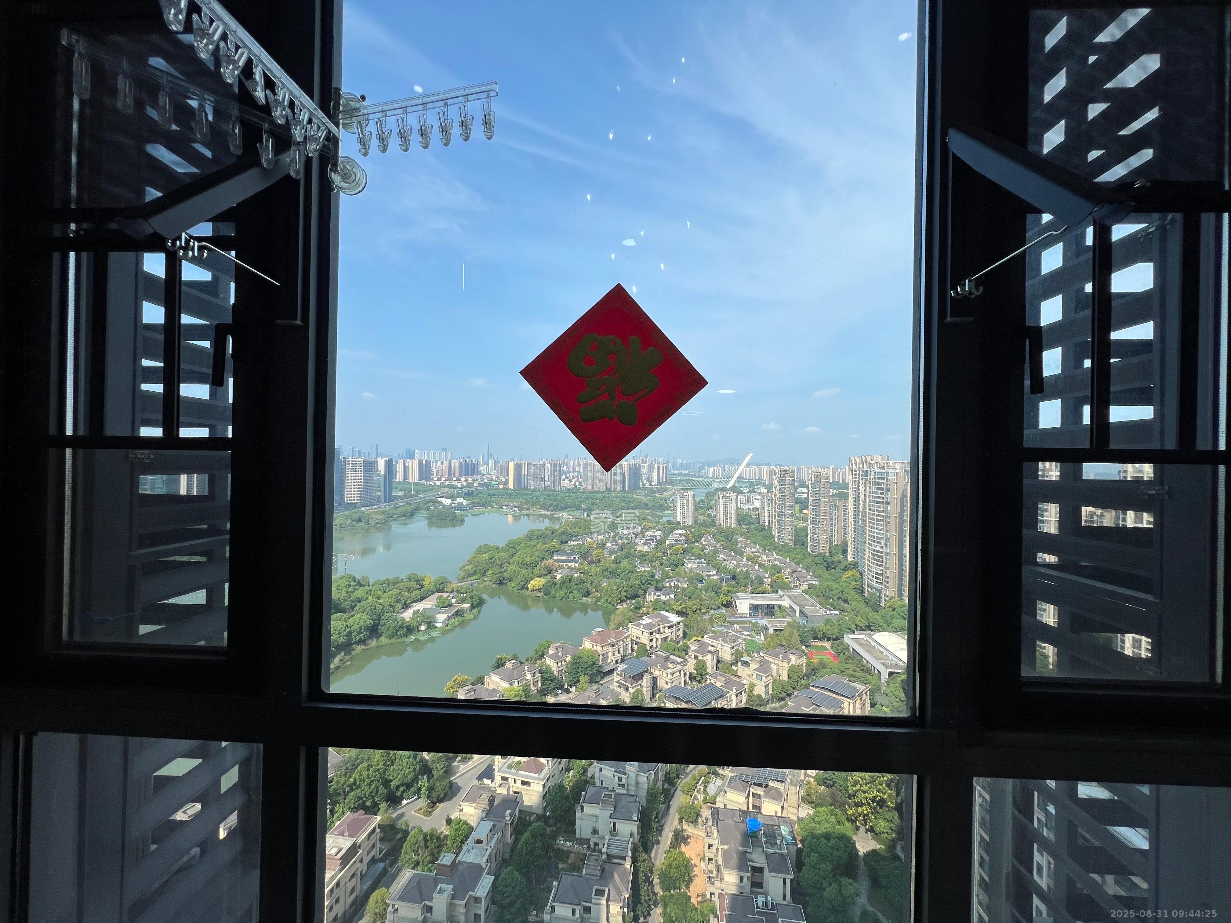 藏珑湖上公馆  1室1厅1卫    2700.0元/月室内图