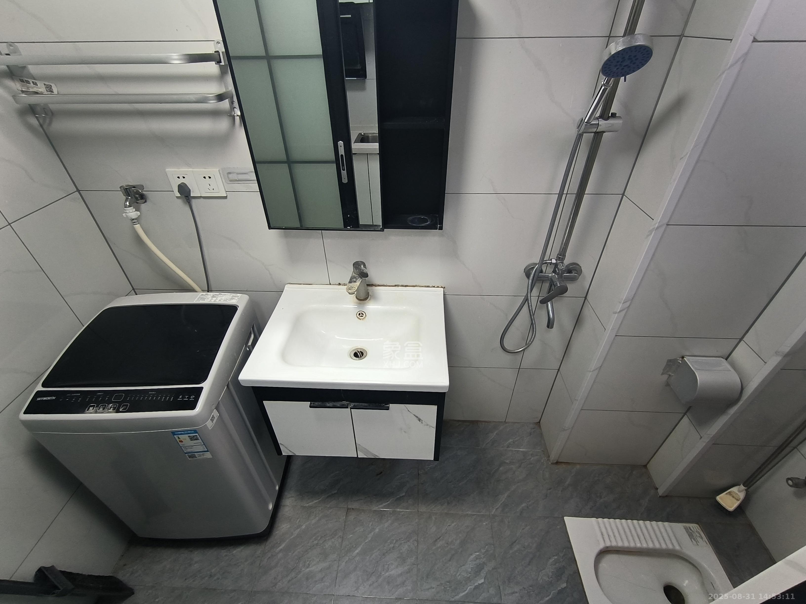 保利麓谷林语I区  1室1厅1卫    1350.0元/月室内图