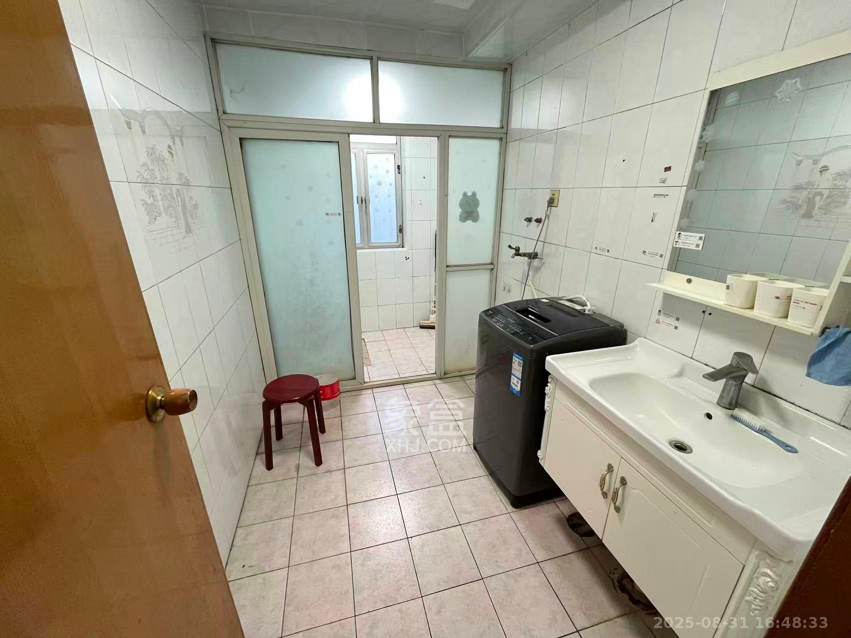 鸿园小区 3室2厅2卫 2100.0元/月 鸿园小区 3室2厅2卫 2100.0元/月室内图