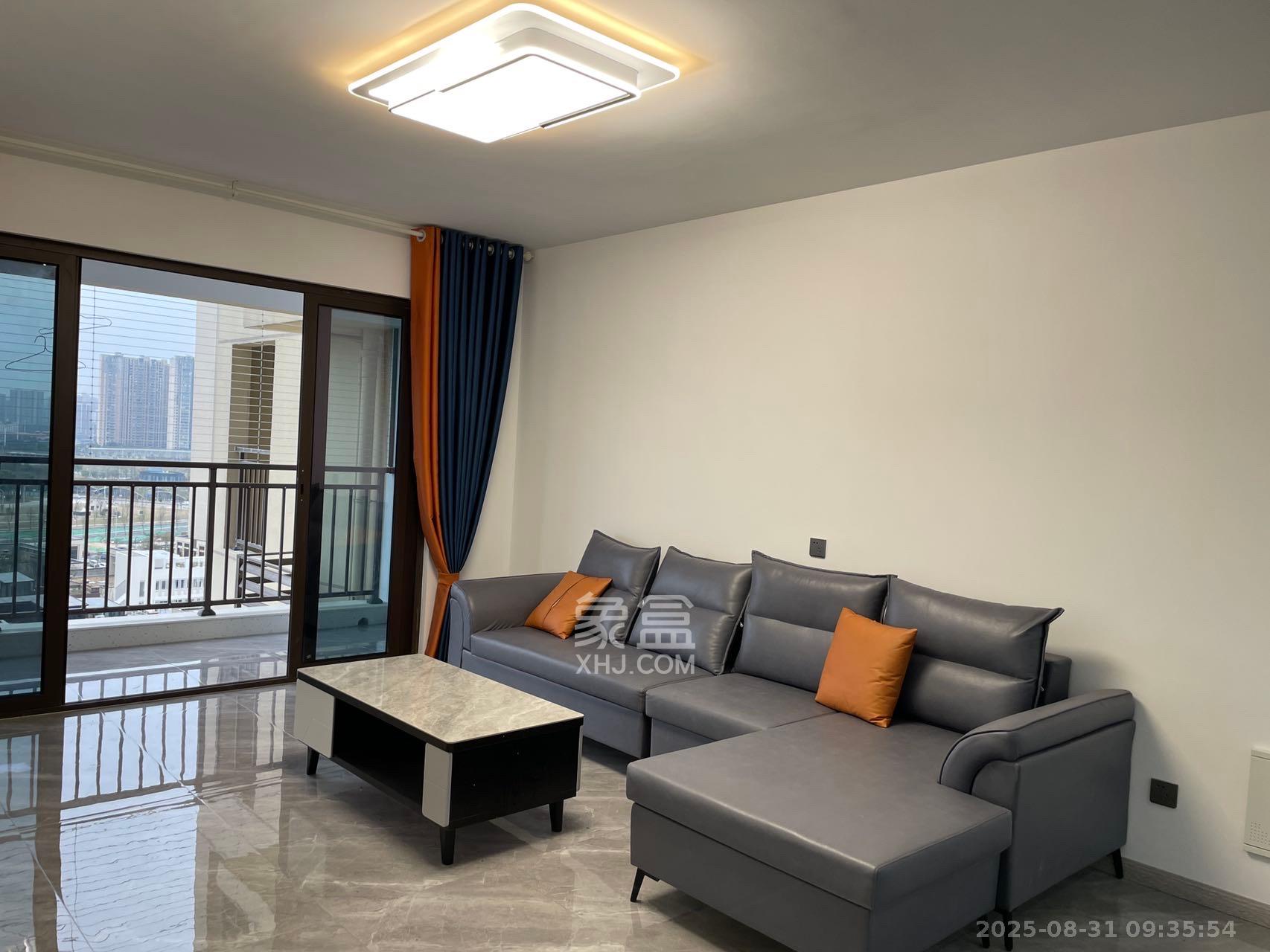 龙湖碧桂园天宸原著 4室2厅2卫 3700.0元/月 龙湖碧桂园天宸原著 4室2厅2卫 3700.0元/月室内图