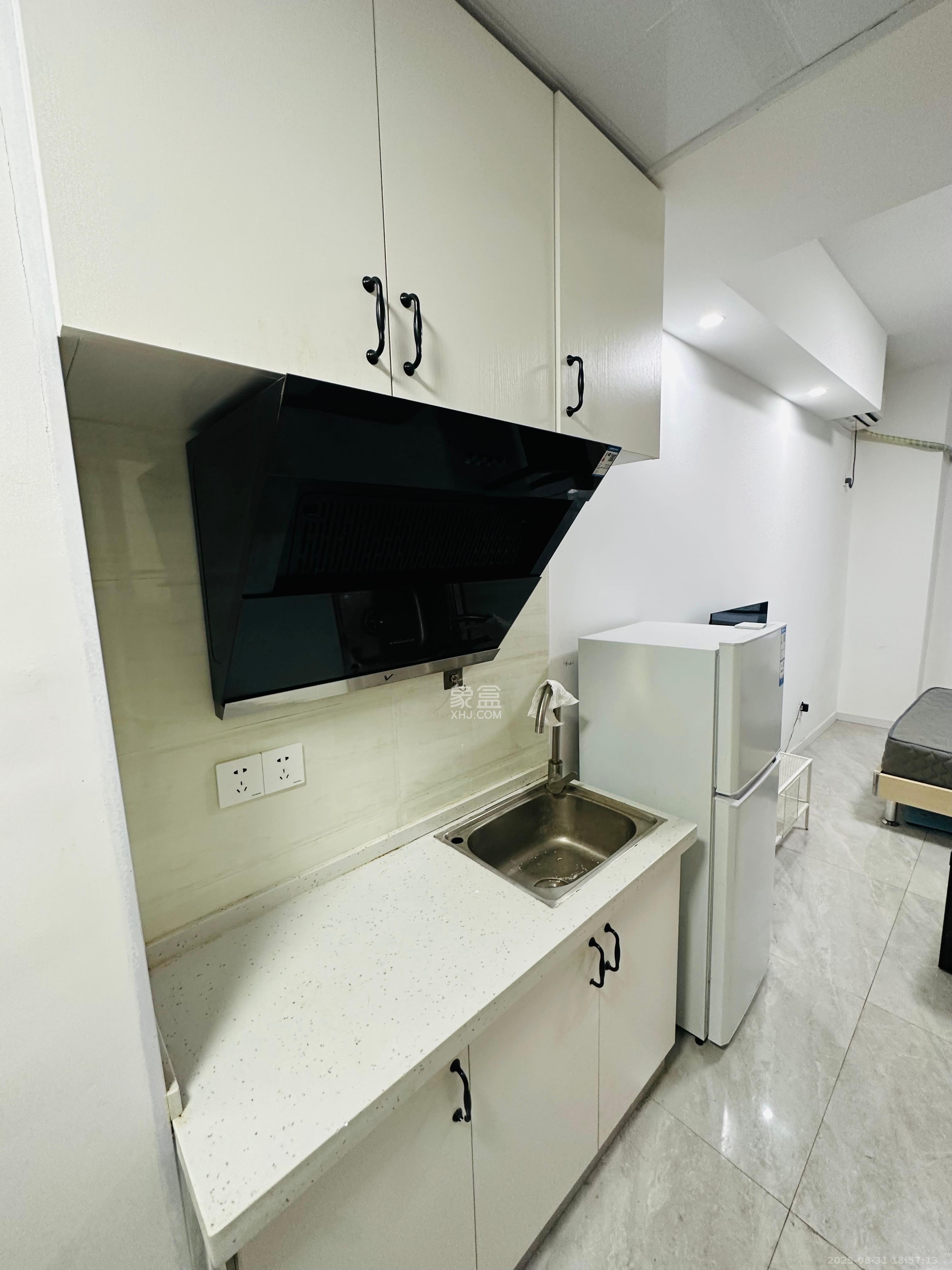 保利麓谷林语I区  1室1厅1卫    1600.0元/月室内图