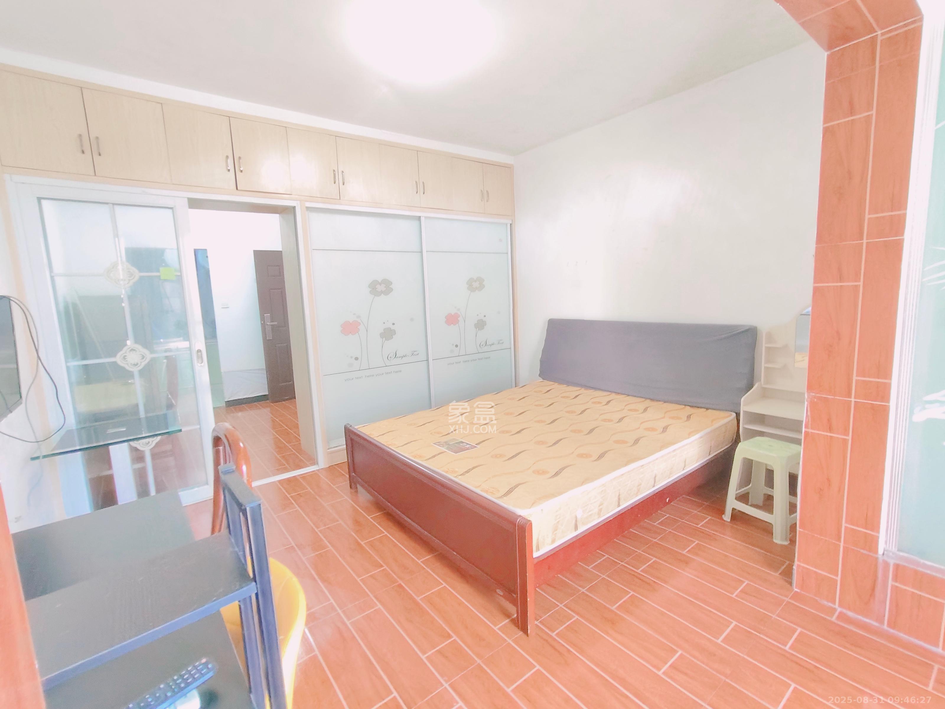 岳华嘉园  1室1厅1卫    1200.0元/月室内图