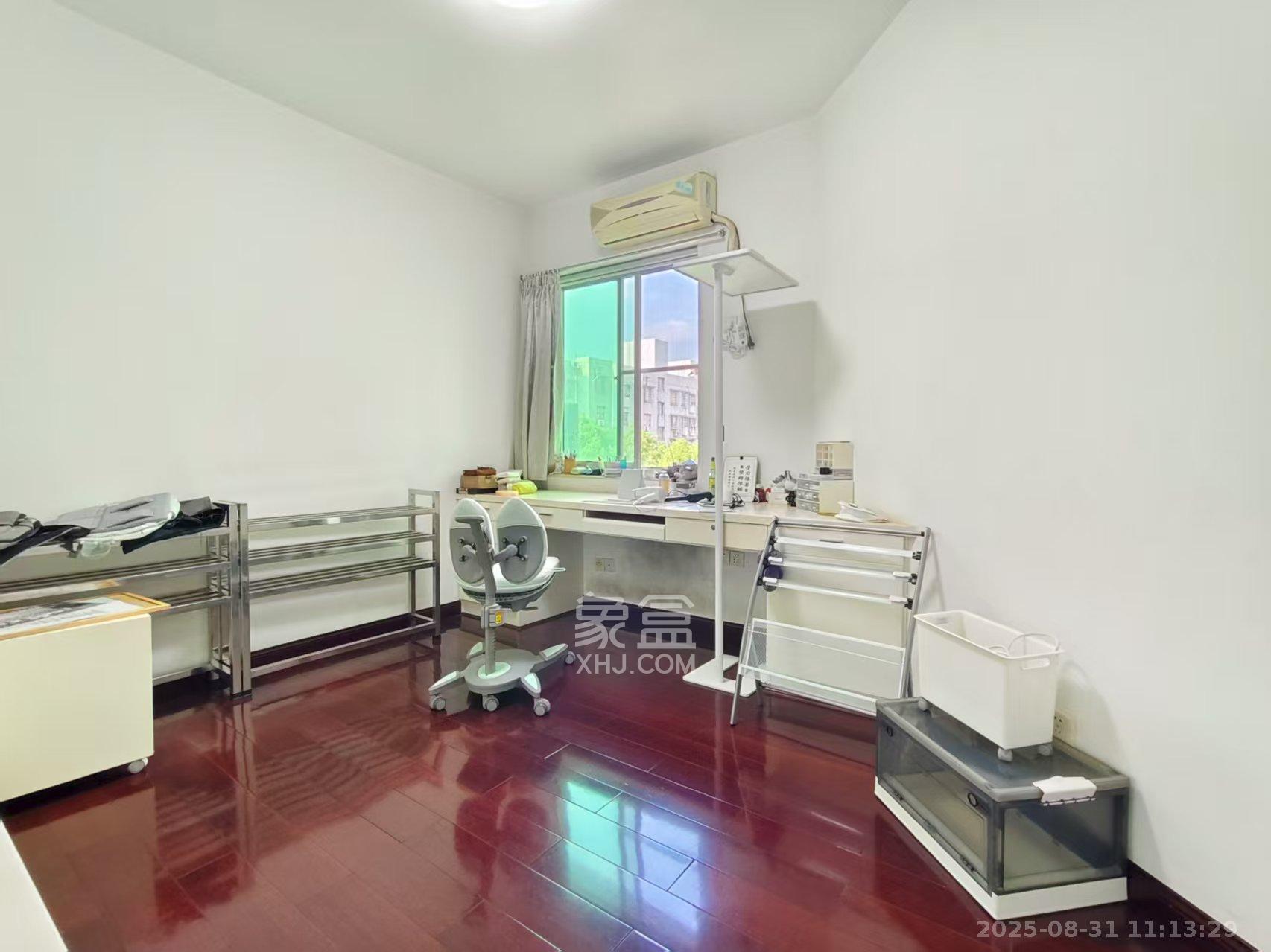 龙柏小区  4室2厅2卫    3600.0元/月 龙柏小区  4室2厅2卫    3600.0元/月室内图