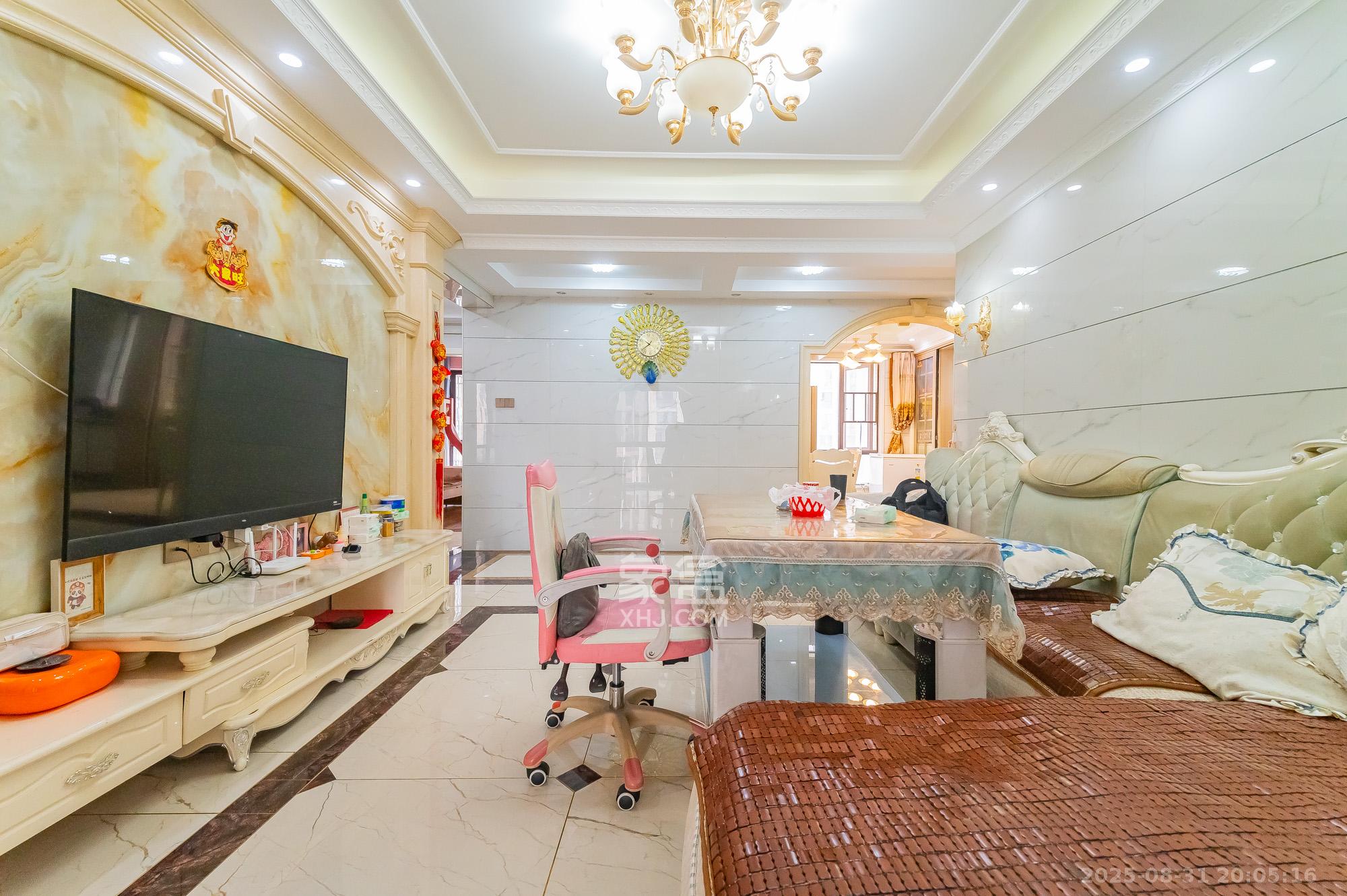 国泰九龙湾  4室2厅2卫    87.8万 国泰九龙湾  4室2厅2卫    87.8万客厅