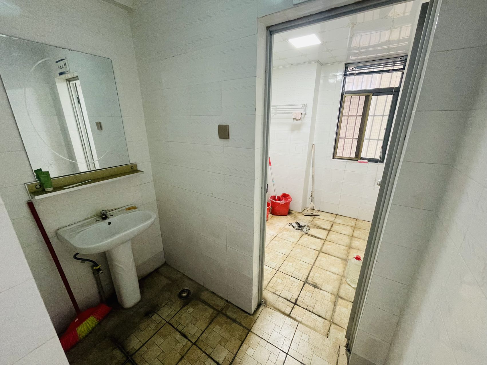 金龙城市广场二期  2室1厅1卫    2800.0元/月 金龙城市广场二期  2室1厅1卫    2800.0元/月室内图