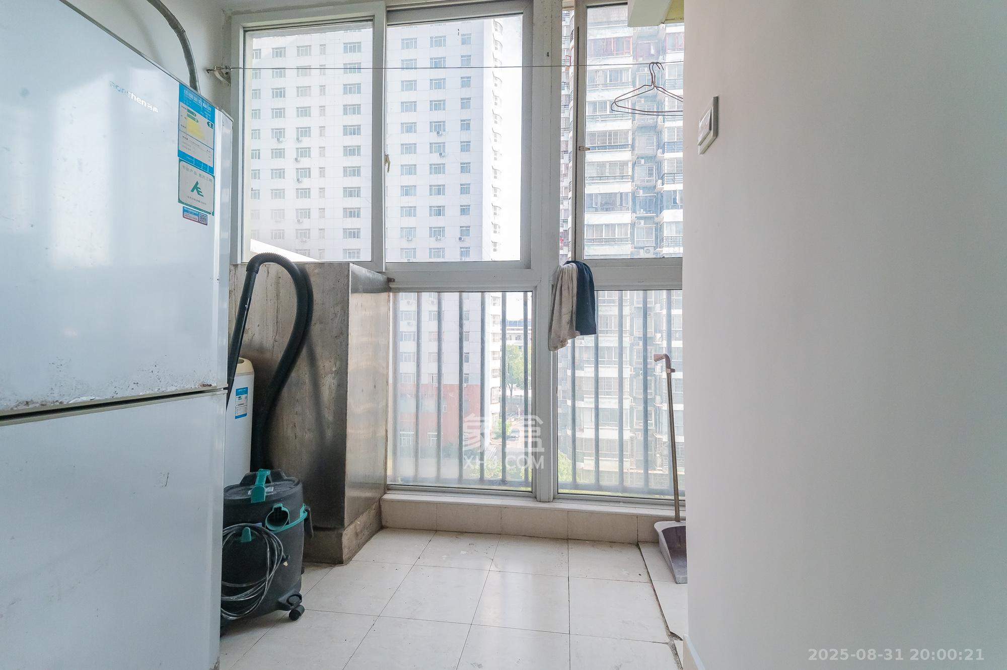 开源鑫景  1室1厅1卫    20.0万阳台