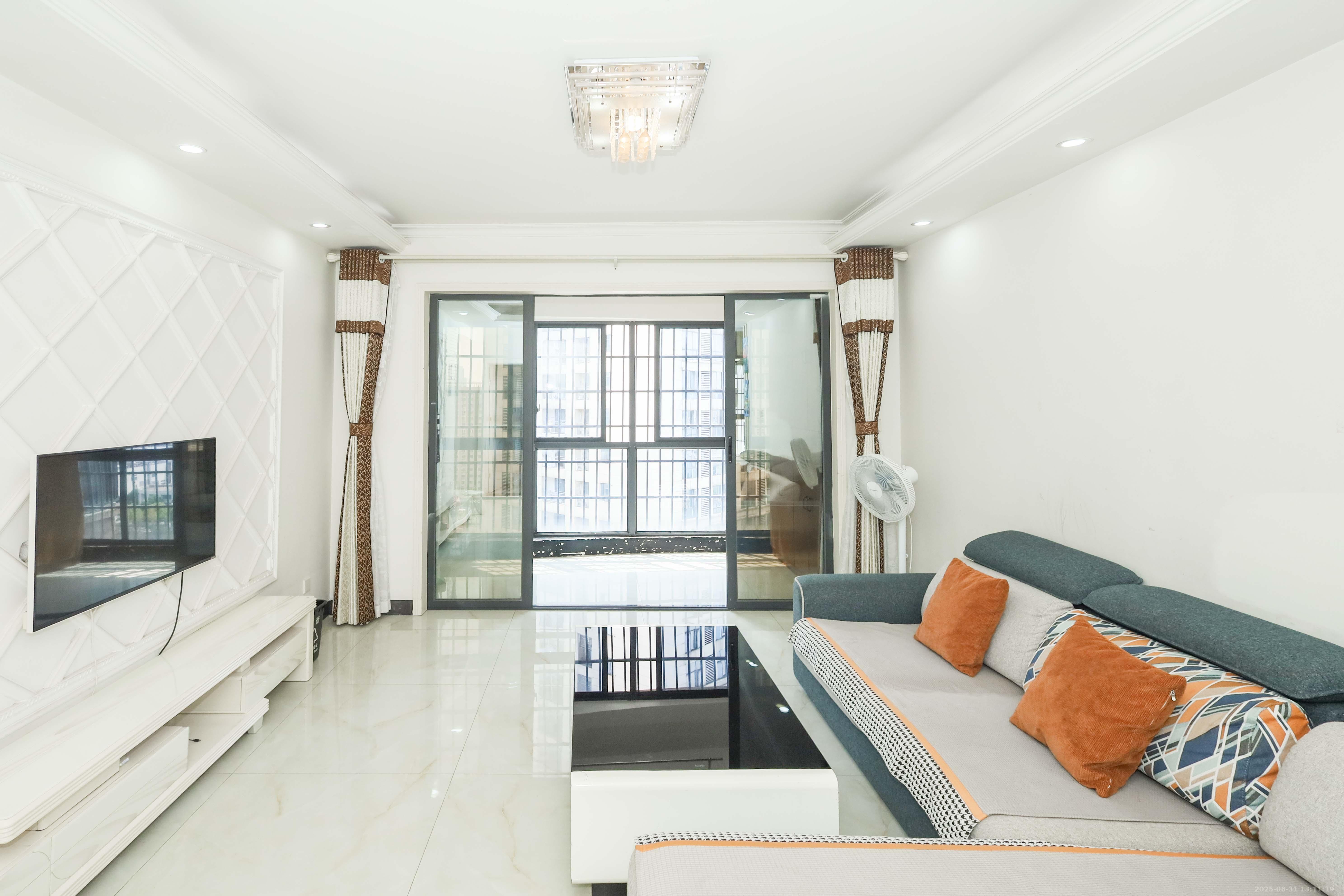 保利麓谷林语C区  3室2厅1卫    89.8万 保利麓谷林语C区  3室2厅1卫    89.8万