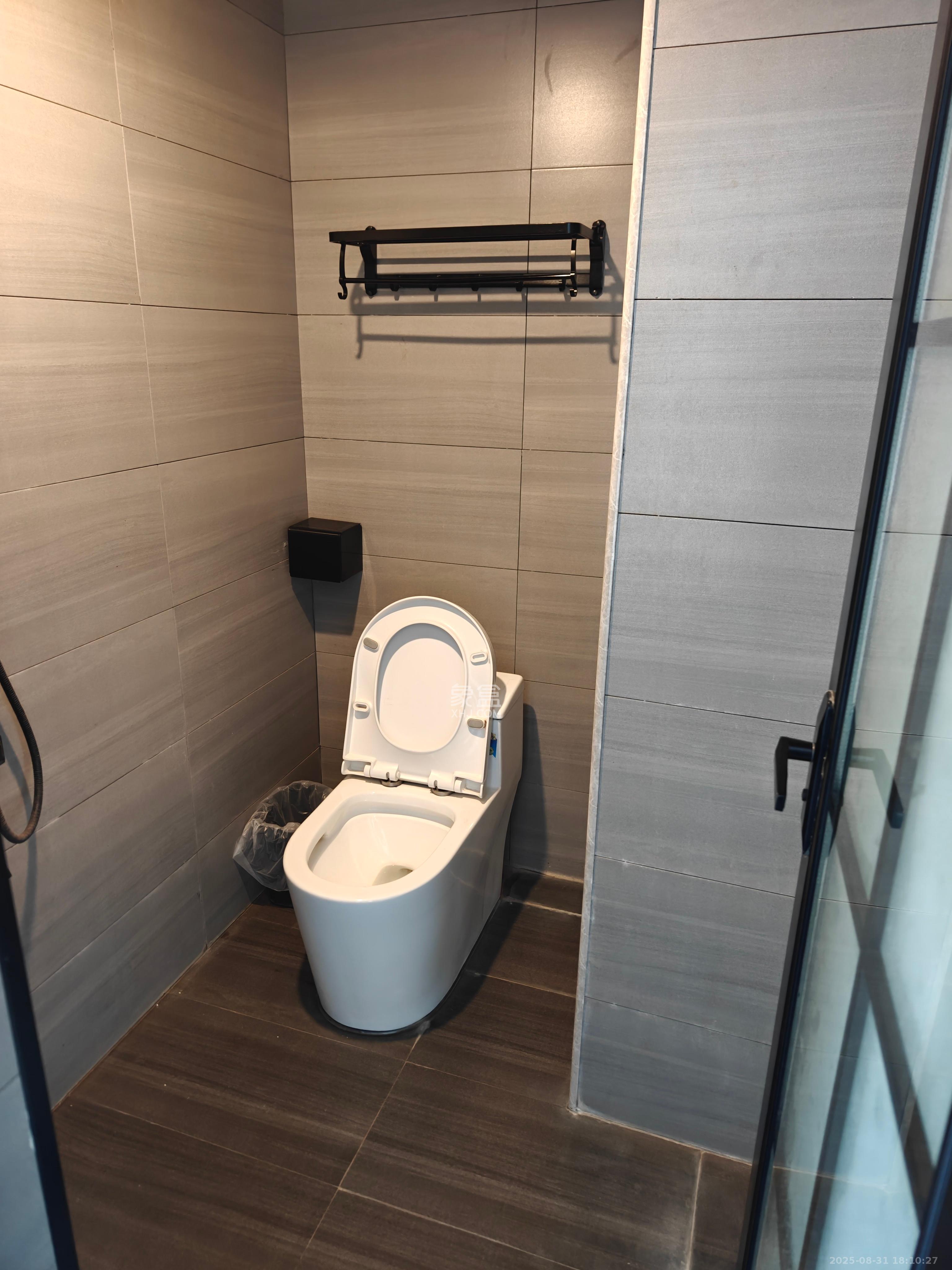 君临国际 3室2厅2卫 5200.0元/月 君临国际 3室2厅2卫 5200.0元/月室内图