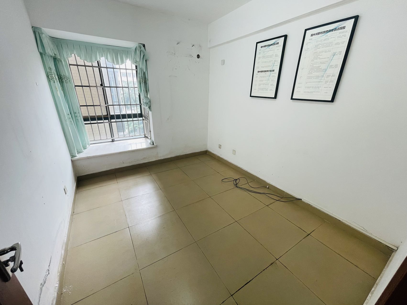 金海广场 4室2厅2卫 3300.0元/月 金海广场 4室2厅2卫 3300.0元/月室内图