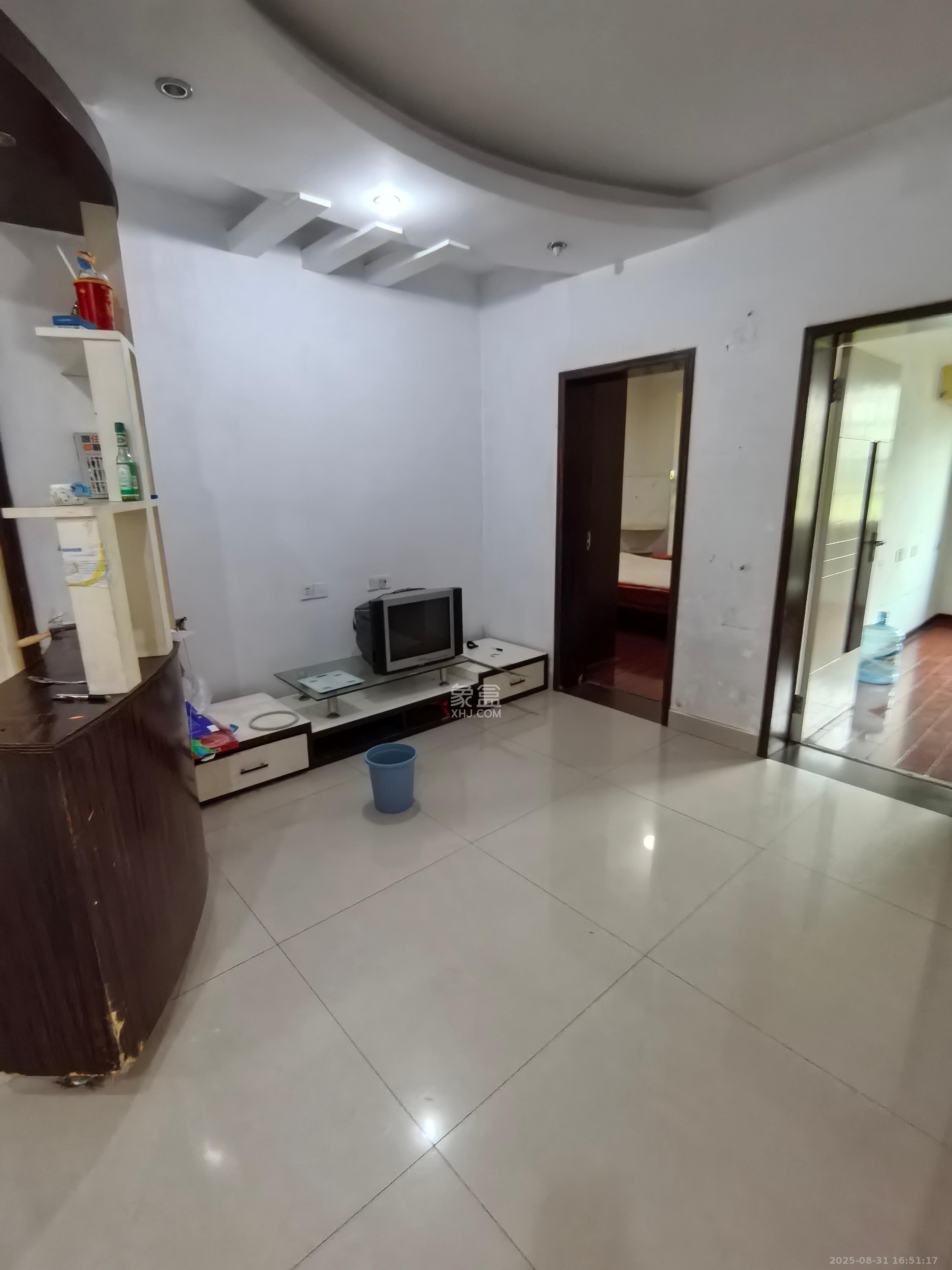 中南汽车世界 2室2厅1卫 1200.0元/月 中南汽车世界 2室2厅1卫 1200.0元/月室内图