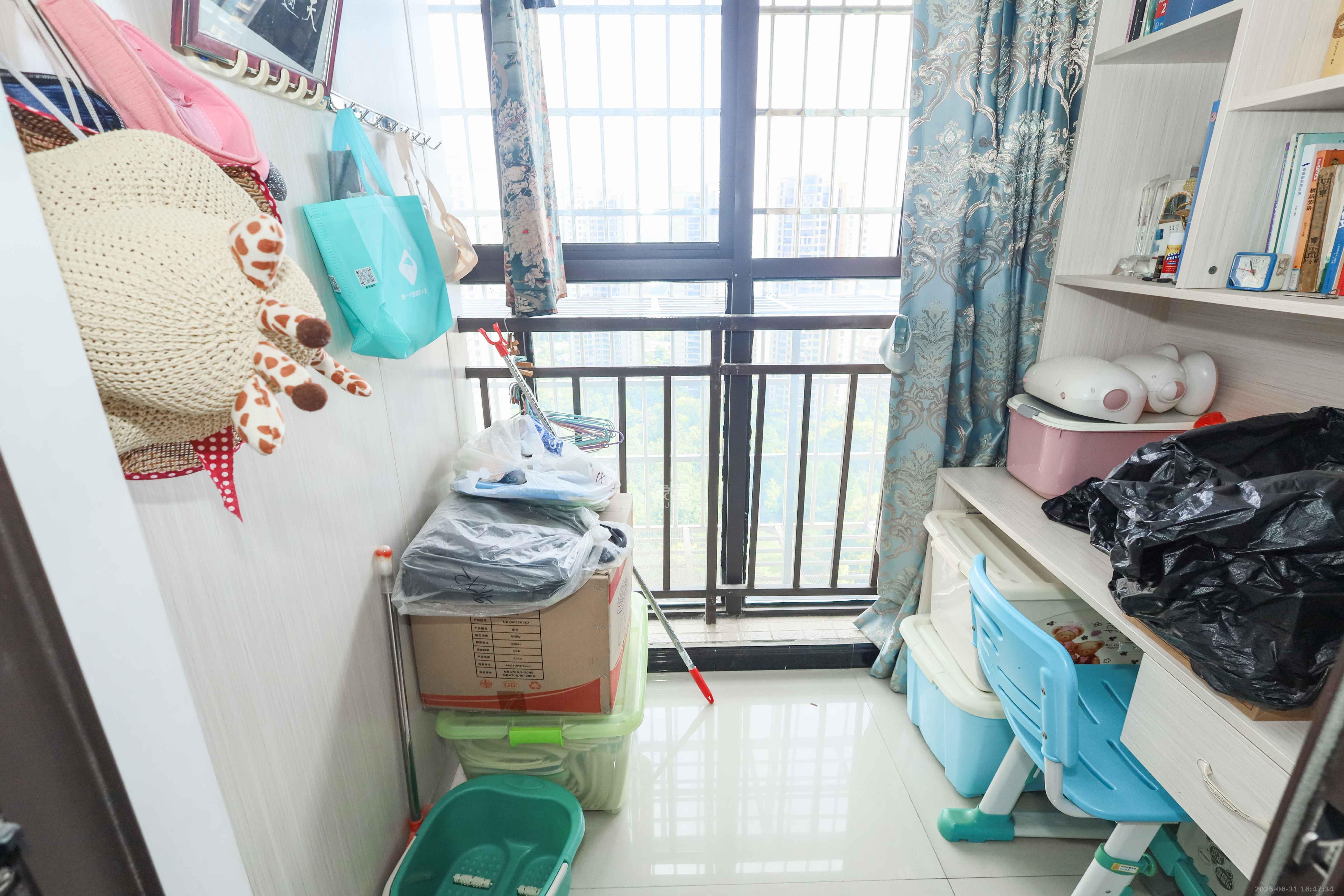 保利麓谷林语E区  3室2厅2卫    105.0万阳台