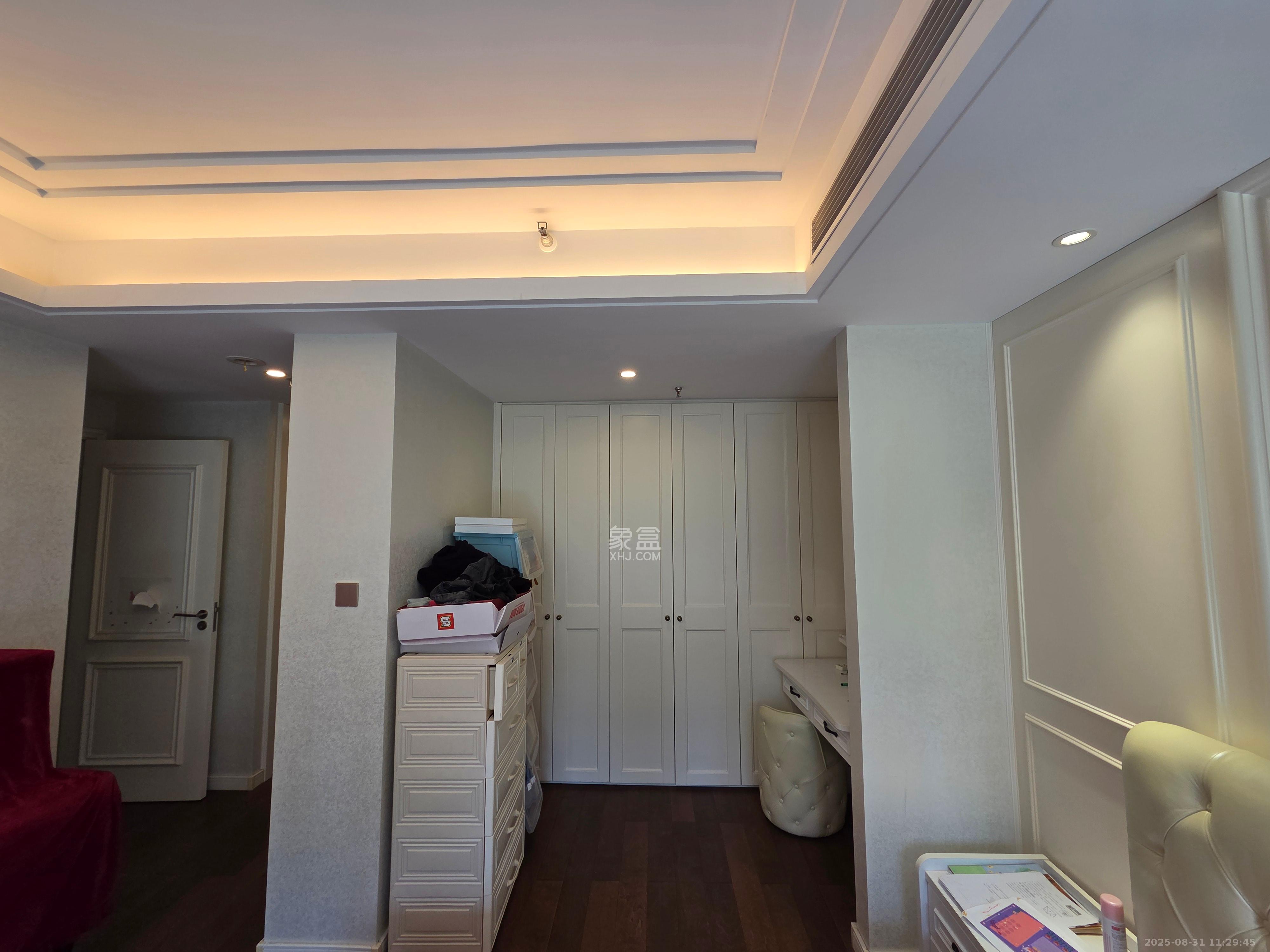 万科里金域国际  4室2厅2卫    8000.0元/月室内图