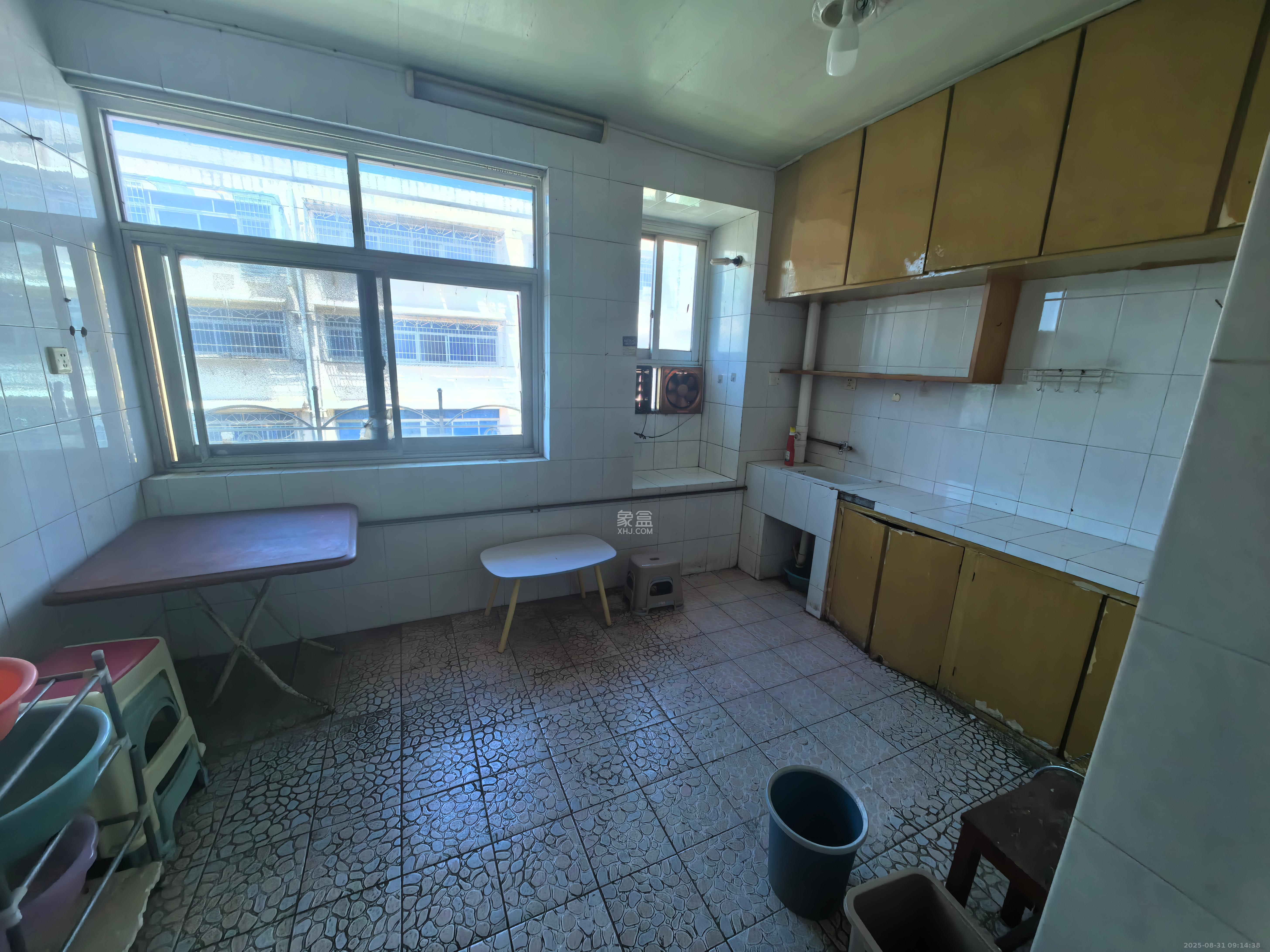 丝茅冲邮电二巷  2室1厅1卫    1400.0元/月 丝茅冲邮电二巷  2室1厅1卫    1400.0元/月室内图