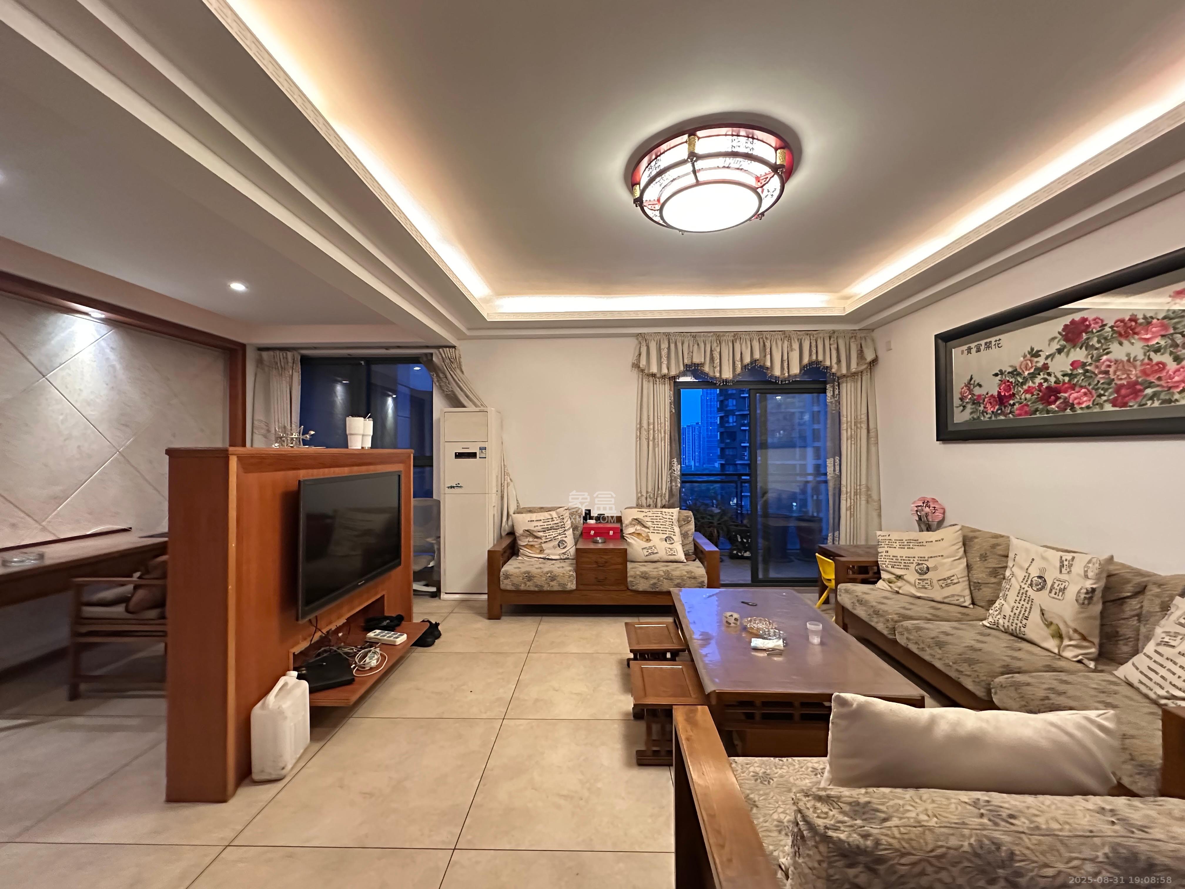 藏珑湖上国际花园  1室0厅0卫    3200.0元/月室内图