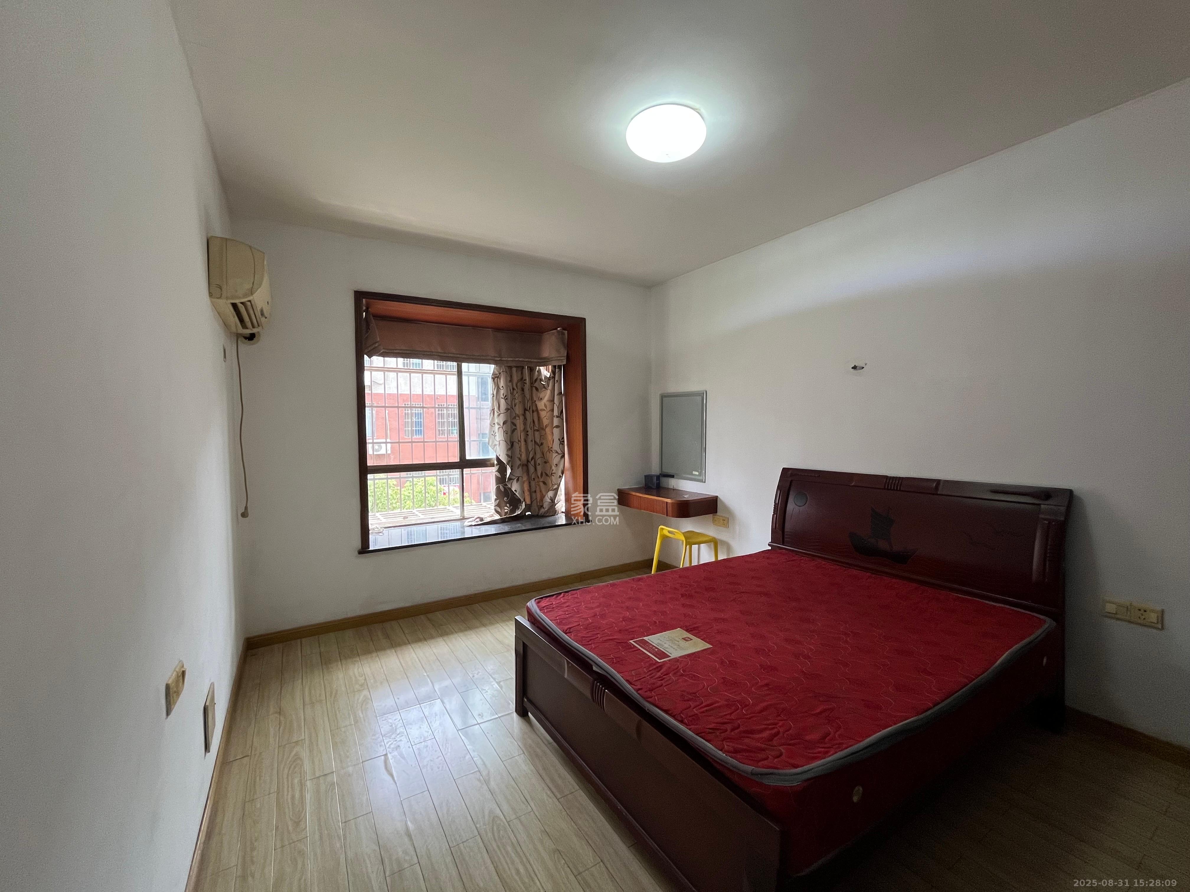 莲湖汽配城 4室2厅2卫 2000.0元/月 莲湖汽配城 4室2厅2卫 2000.0元/月室内图