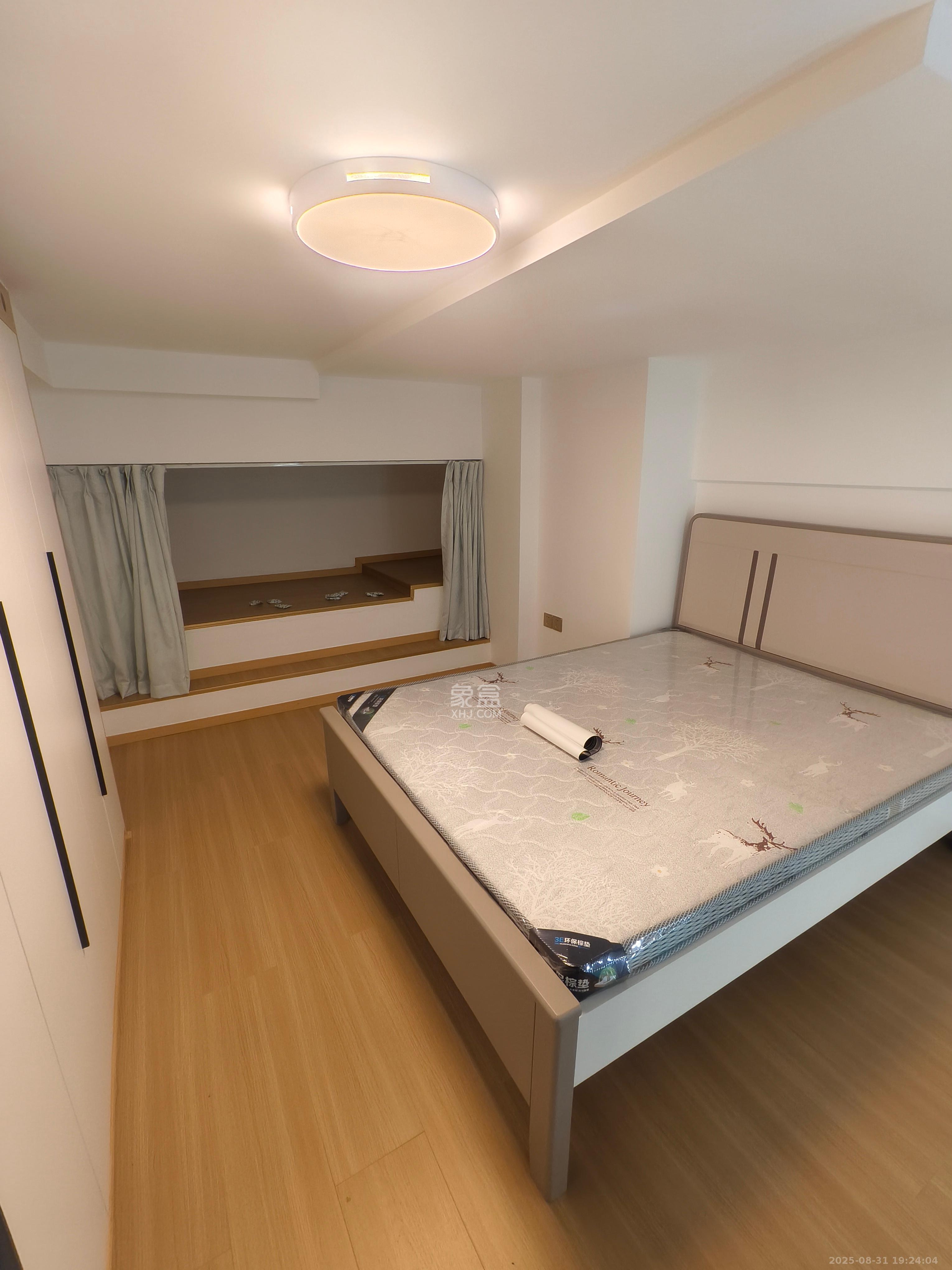 绿地V岛  2室1厅1卫    2300.0元/月 绿地V岛  2室1厅1卫    2300.0元/月室内图