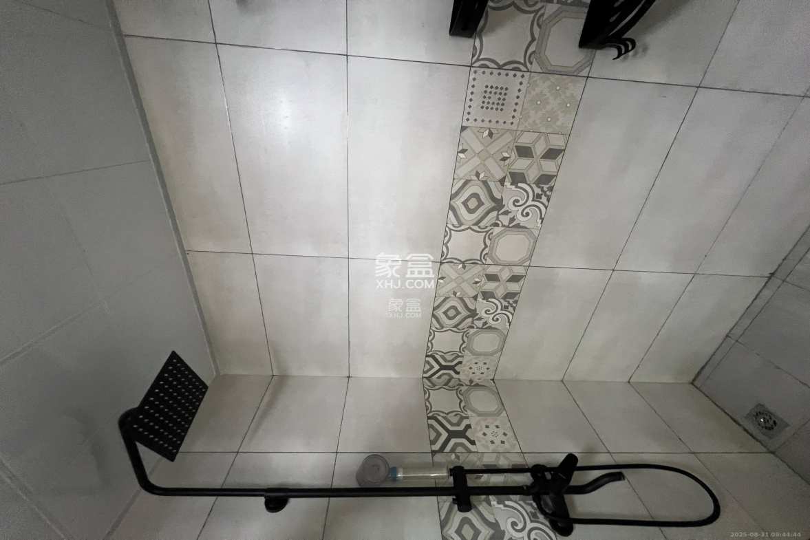 藏珑湖上公馆  1室1厅1卫    2700.0元/月 藏珑湖上公馆  1室1厅1卫    2700.0元/月室内图