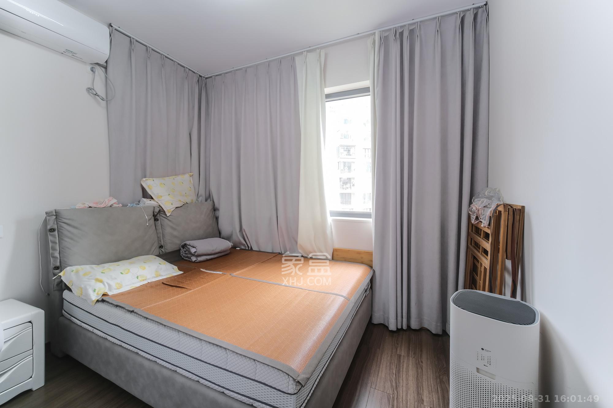 保利香槟国际  4室2厅2卫    110.0万卧室