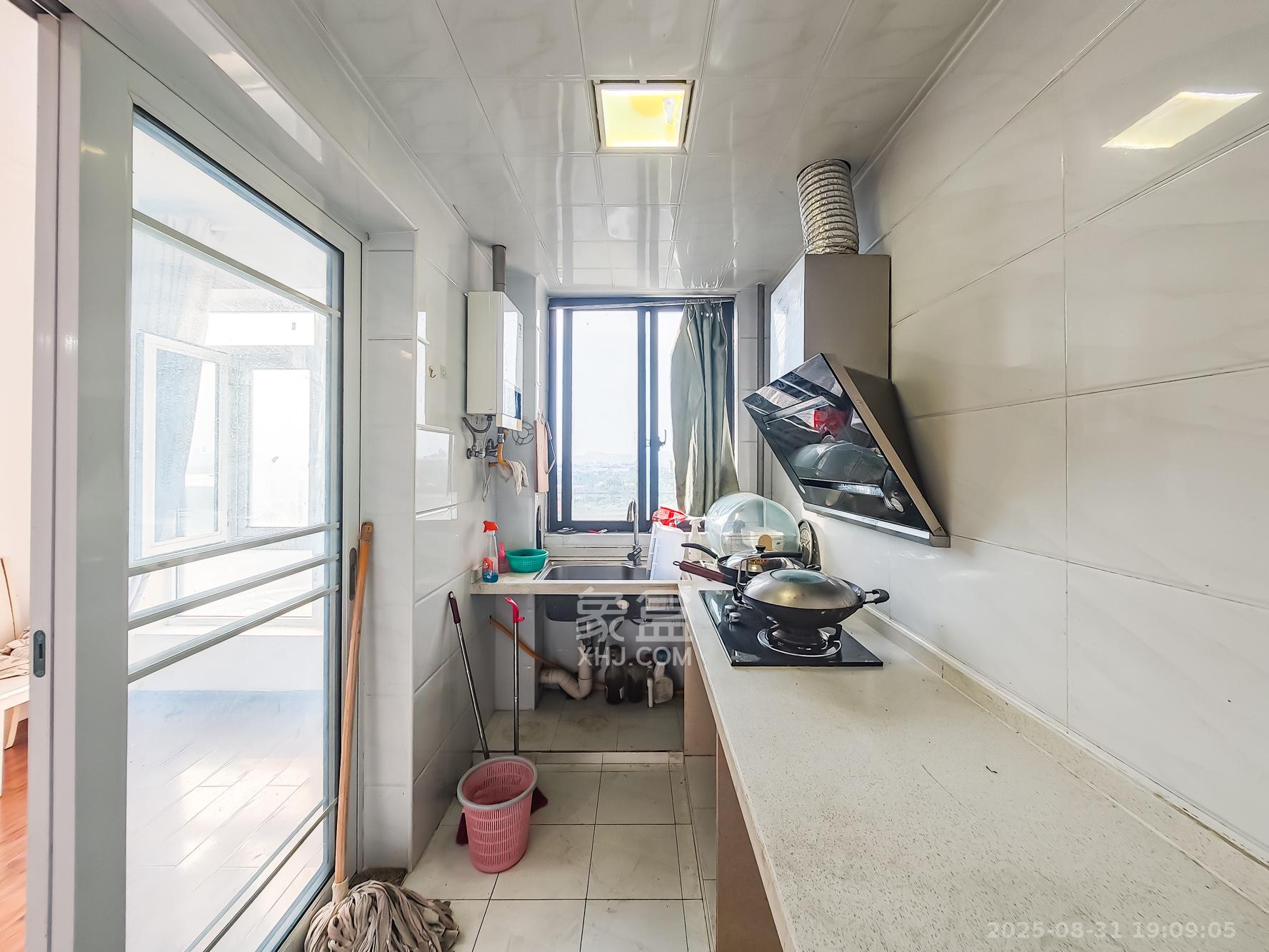 绿地海外滩一期 3室2厅2卫 63.0万 绿地海外滩一期 3室2厅2卫 63.0万厨房