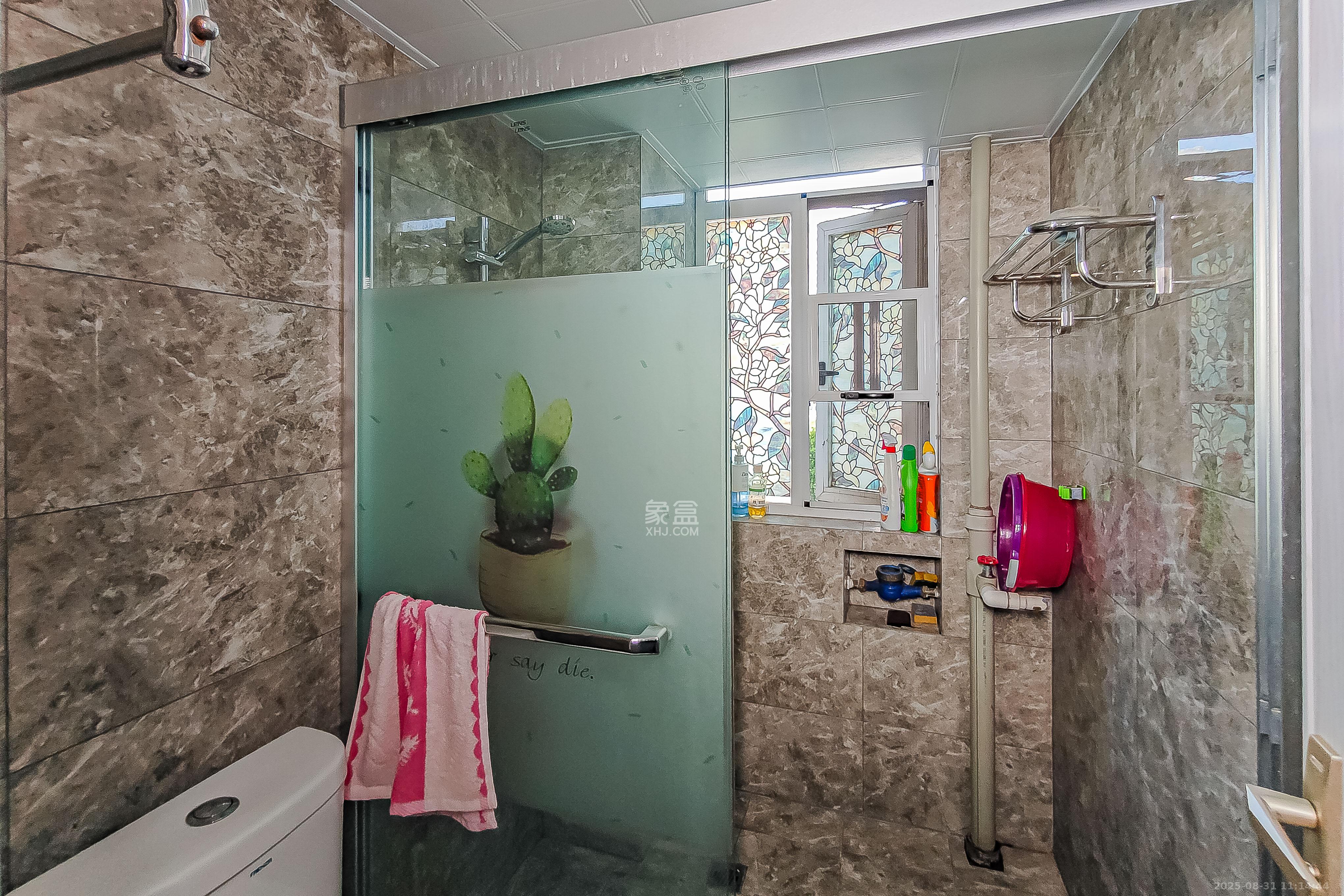 宏泽佳园  5室2厅3卫    298.0万卫生间