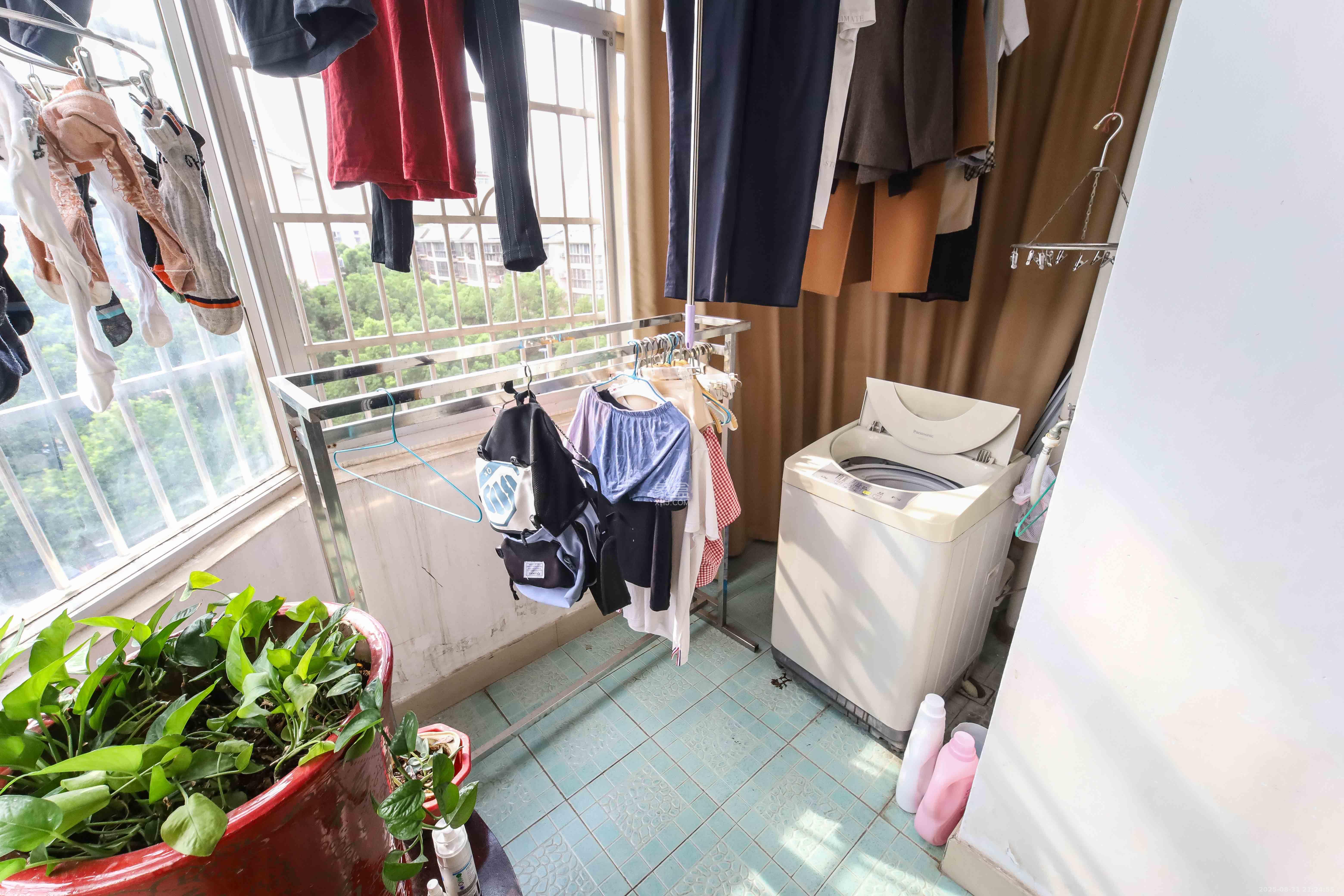 雄踞都市东家  2室2厅1卫    65.0万阳台