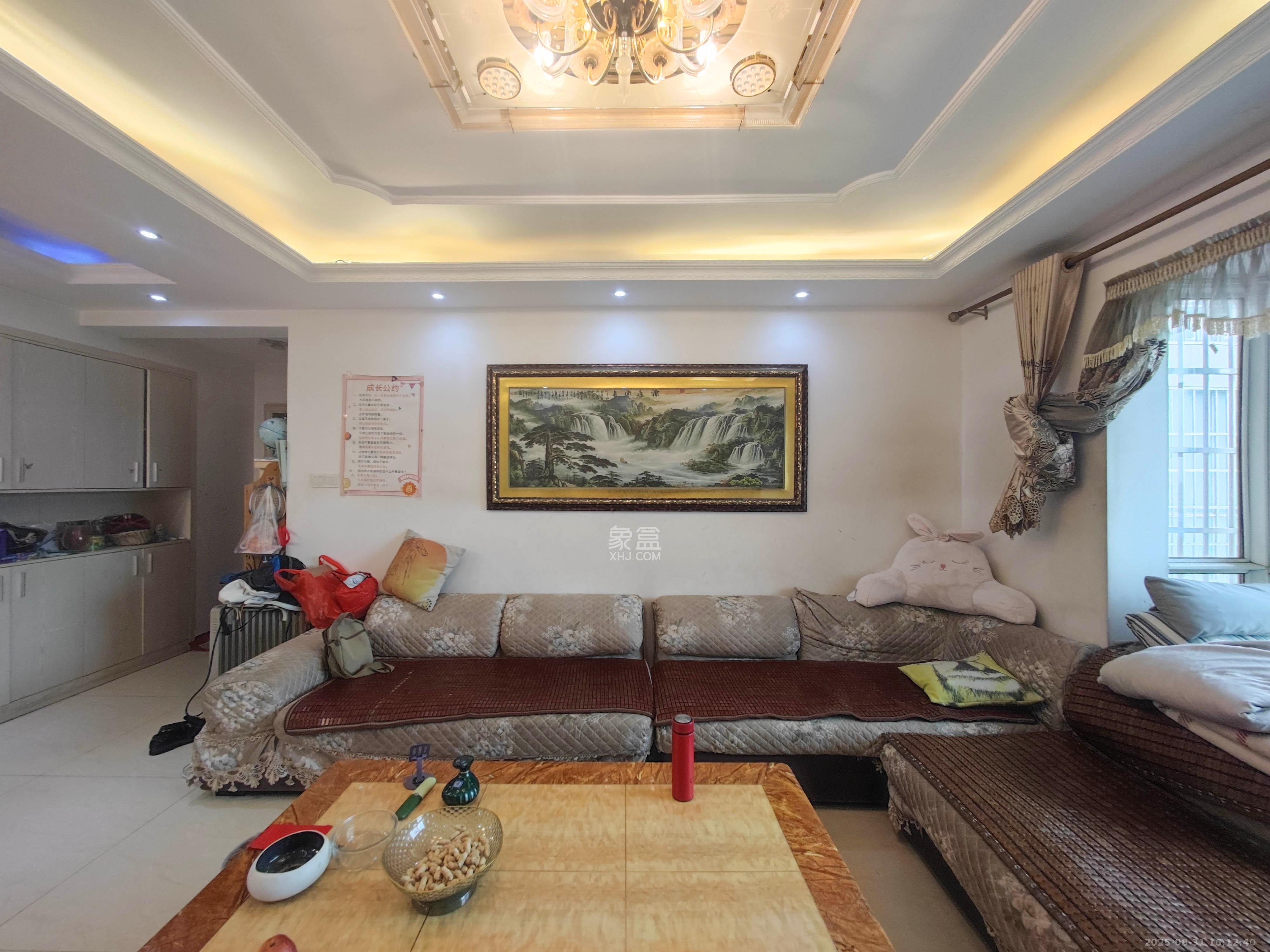 弘欣公寓 2室1厅1卫 81.8万 弘欣公寓 2室1厅1卫 81.8万客厅