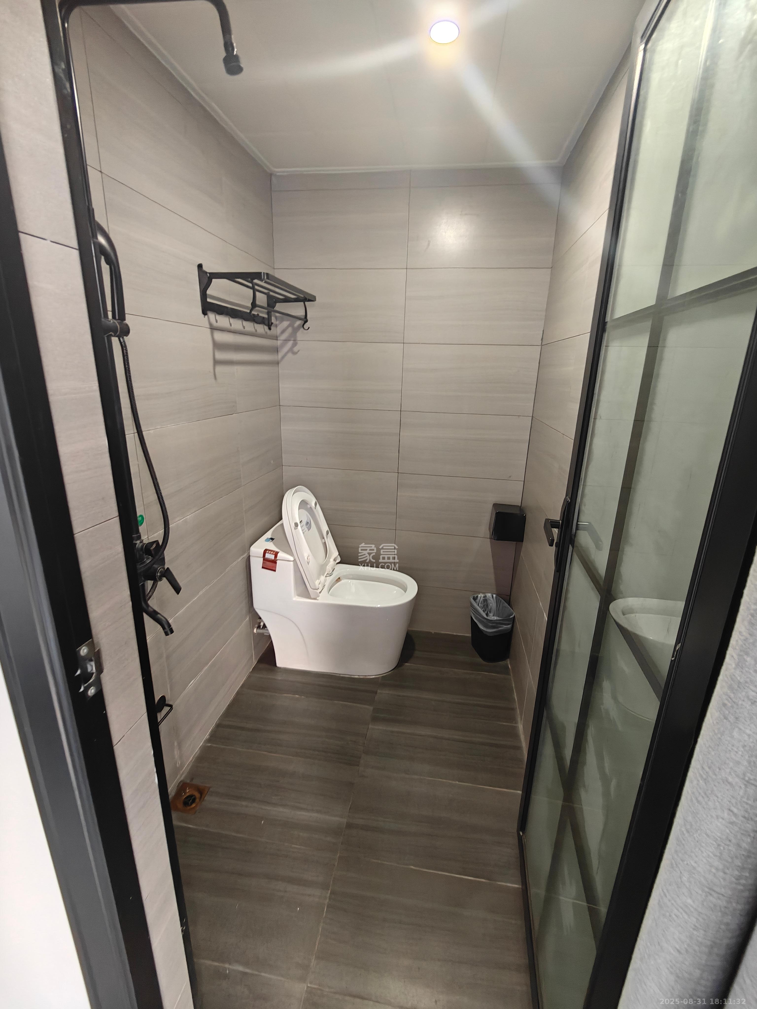 君临国际 3室2厅2卫 5200.0元/月 君临国际 3室2厅2卫 5200.0元/月室内图