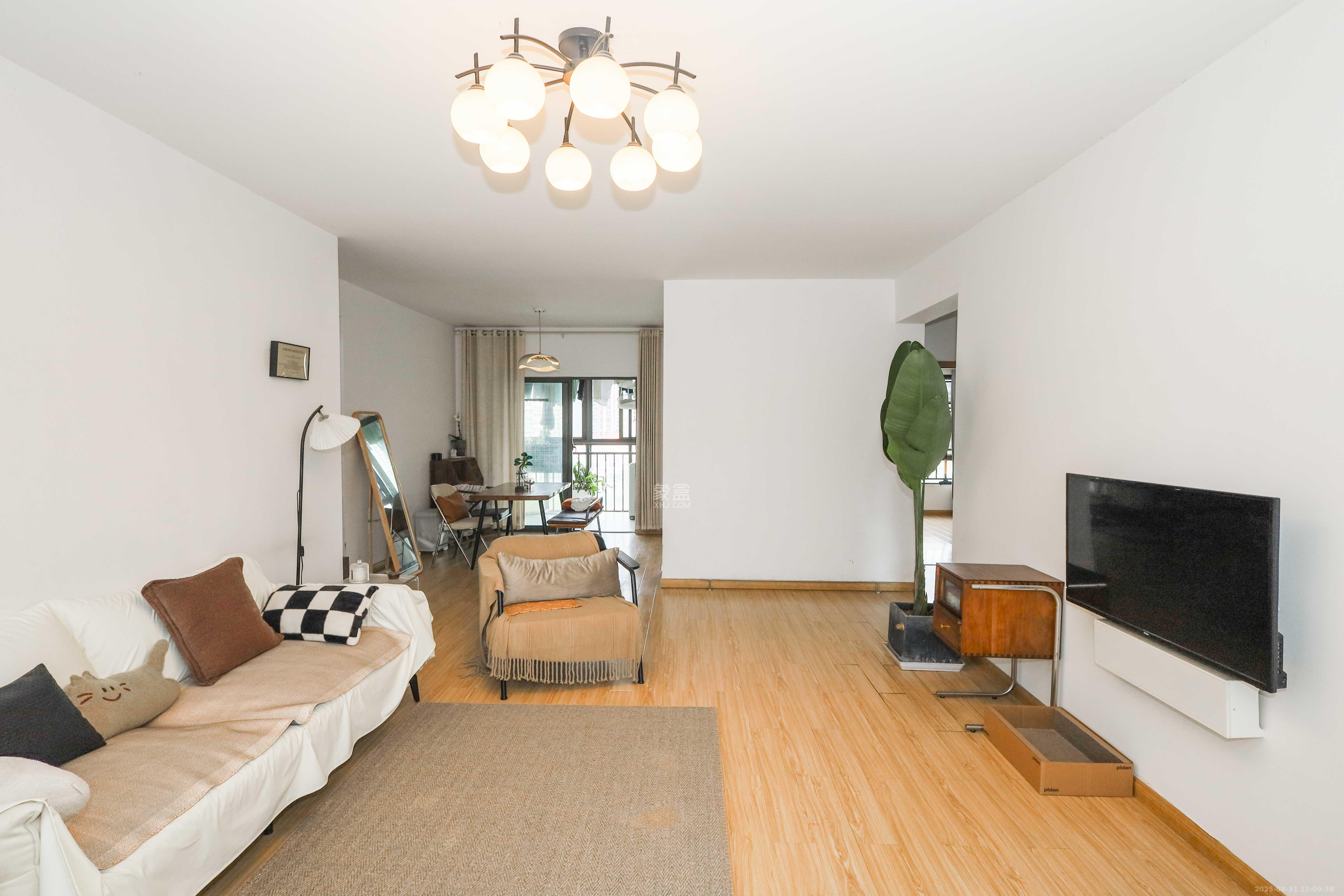 旭辉御府 3室2厅2卫 120.0万 旭辉御府 3室2厅2卫 120.0万客厅