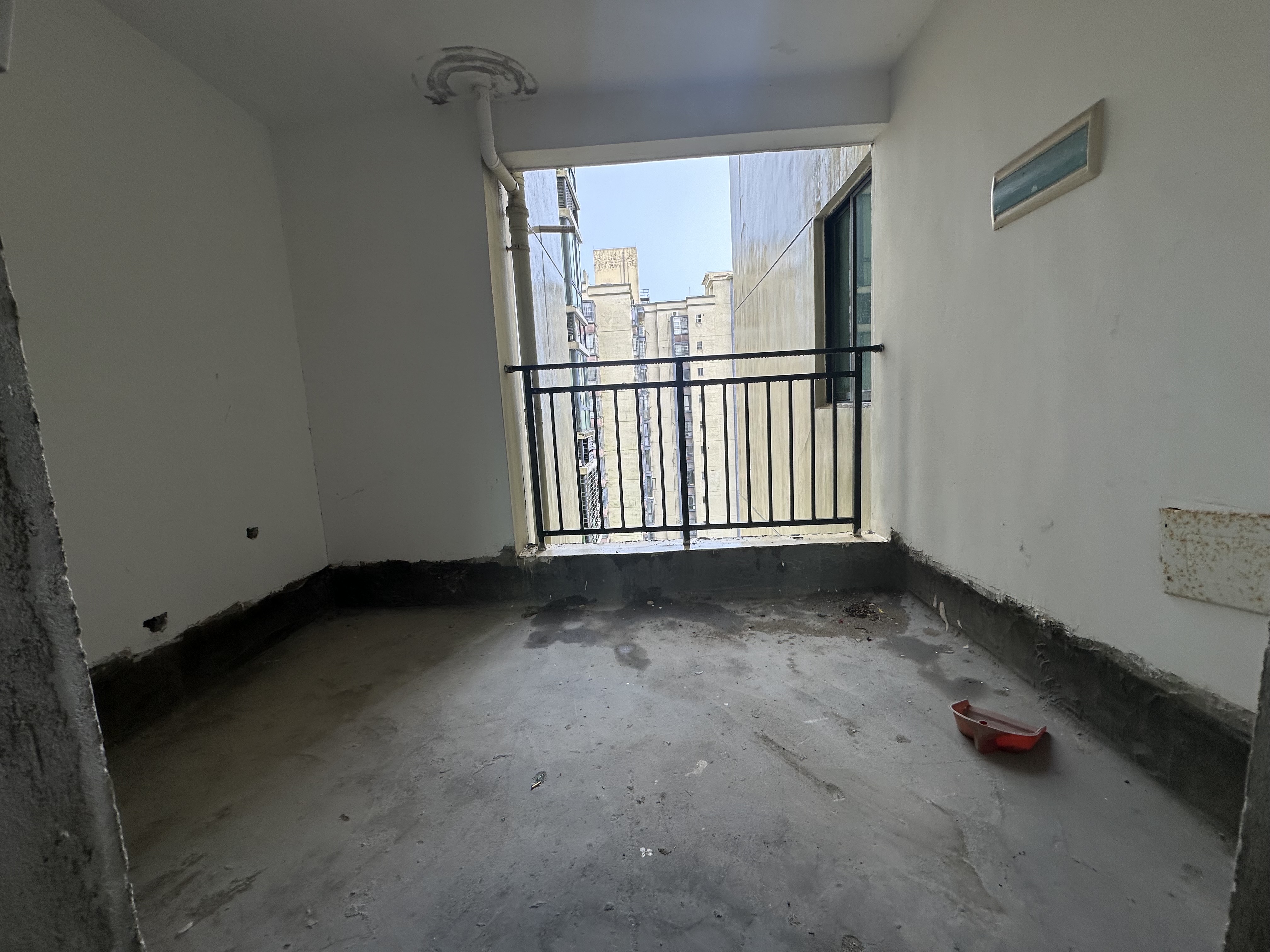 达嘉豪苑 2室2厅1卫 215.0万 达嘉豪苑 2室2厅1卫 215.0万客厅