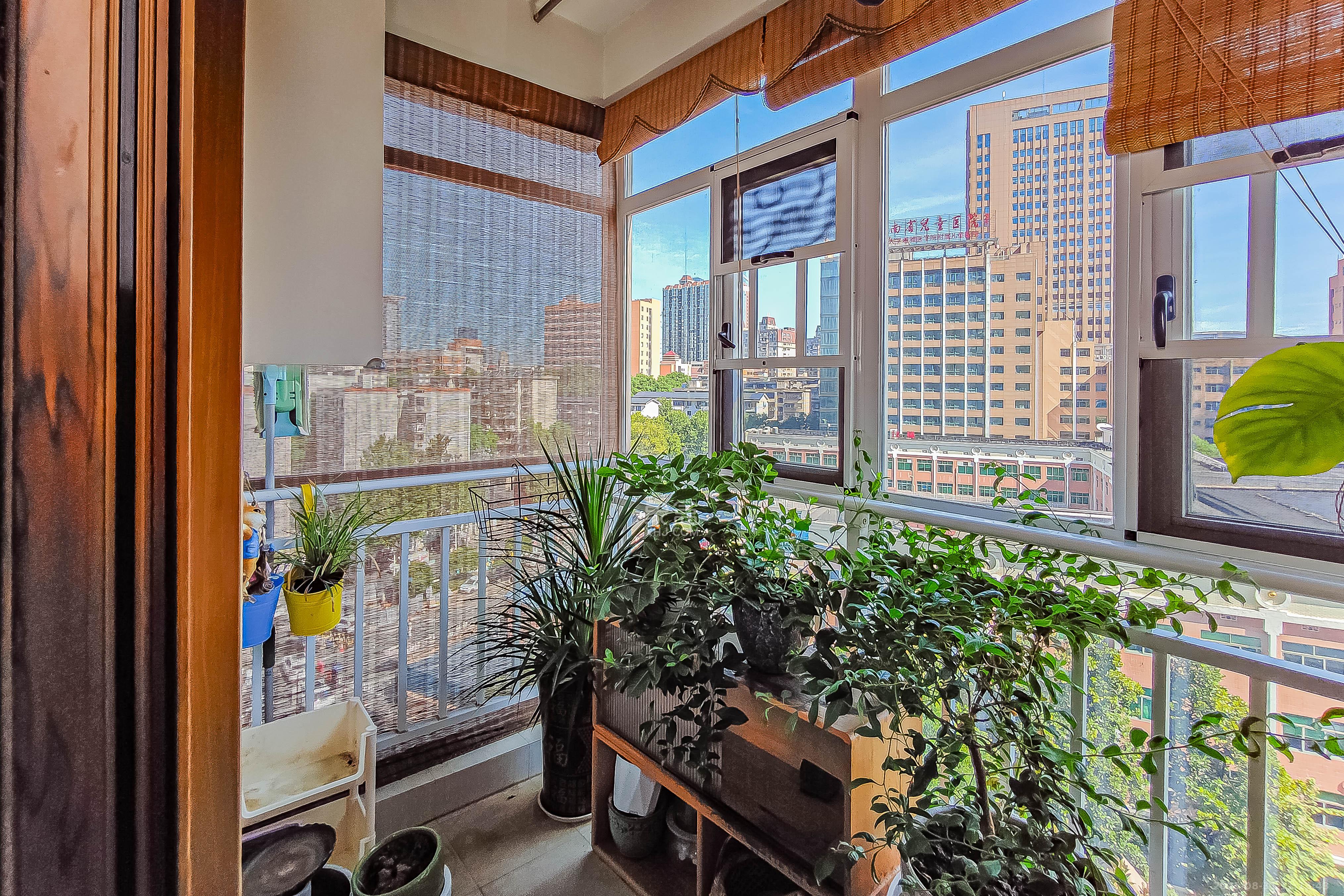 宏泽佳园  5室2厅3卫    298.0万 宏泽佳园  5室2厅3卫    298.0万阳台