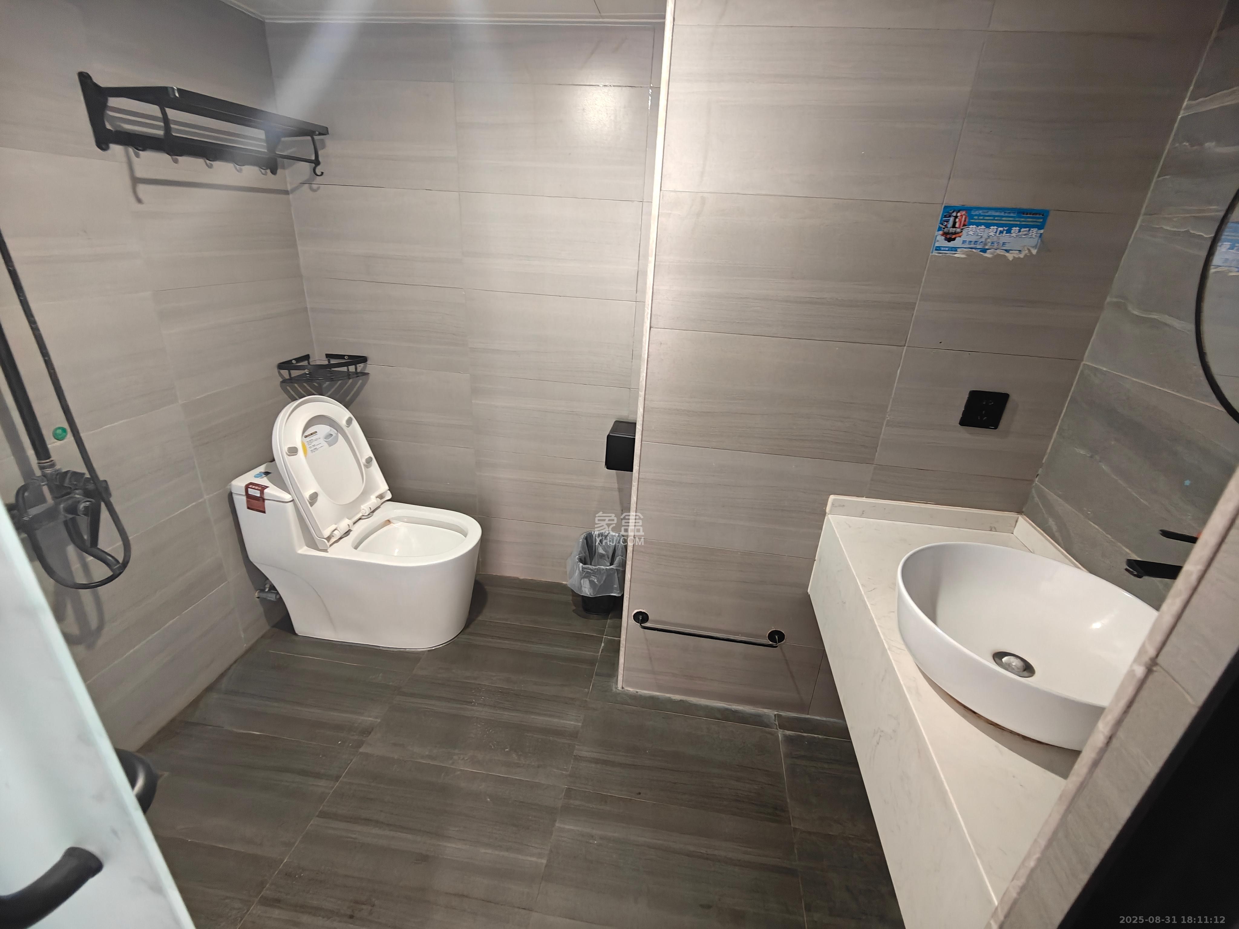 君临国际 3室2厅2卫 5200.0元/月 君临国际 3室2厅2卫 5200.0元/月室内图