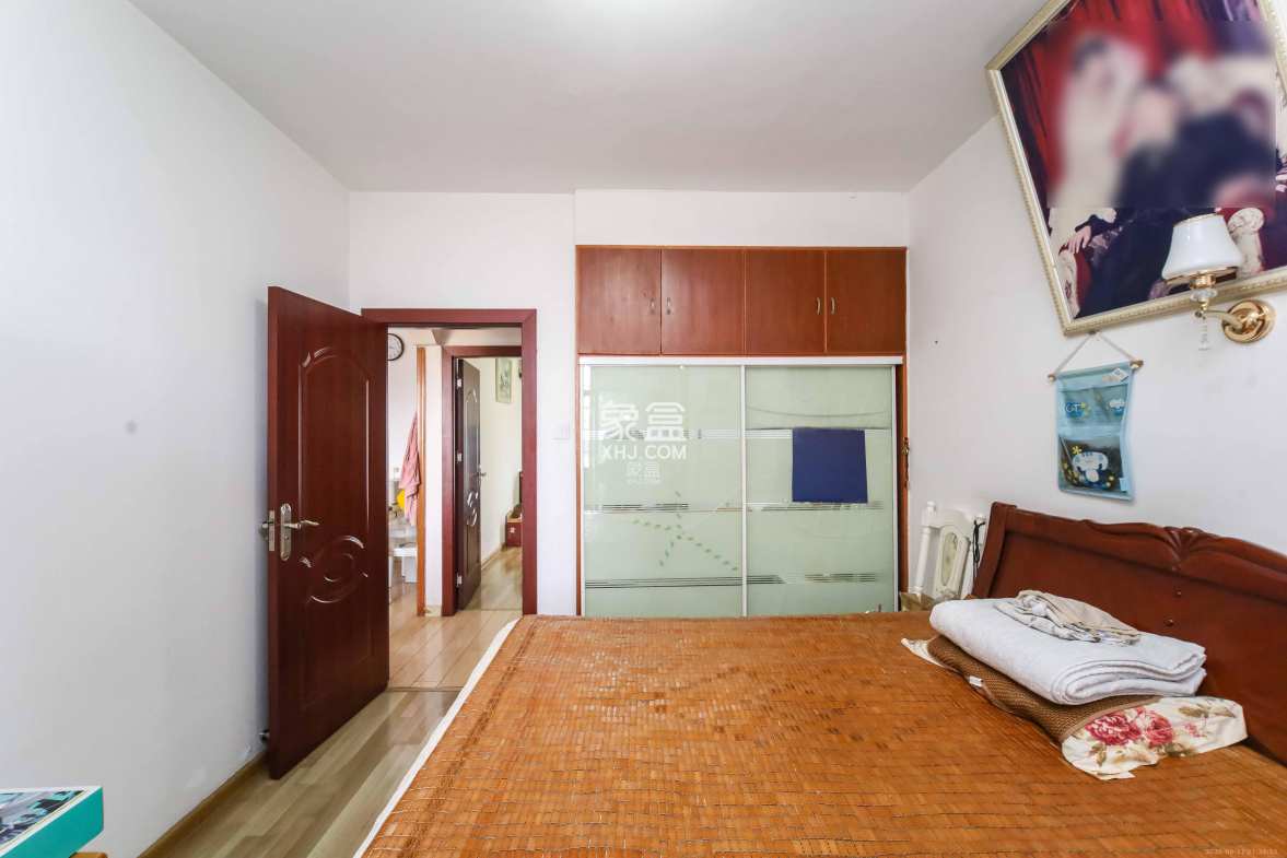 雄踞都市东家  2室2厅1卫    65.0万 雄踞都市东家  2室2厅1卫    65.0万卧室