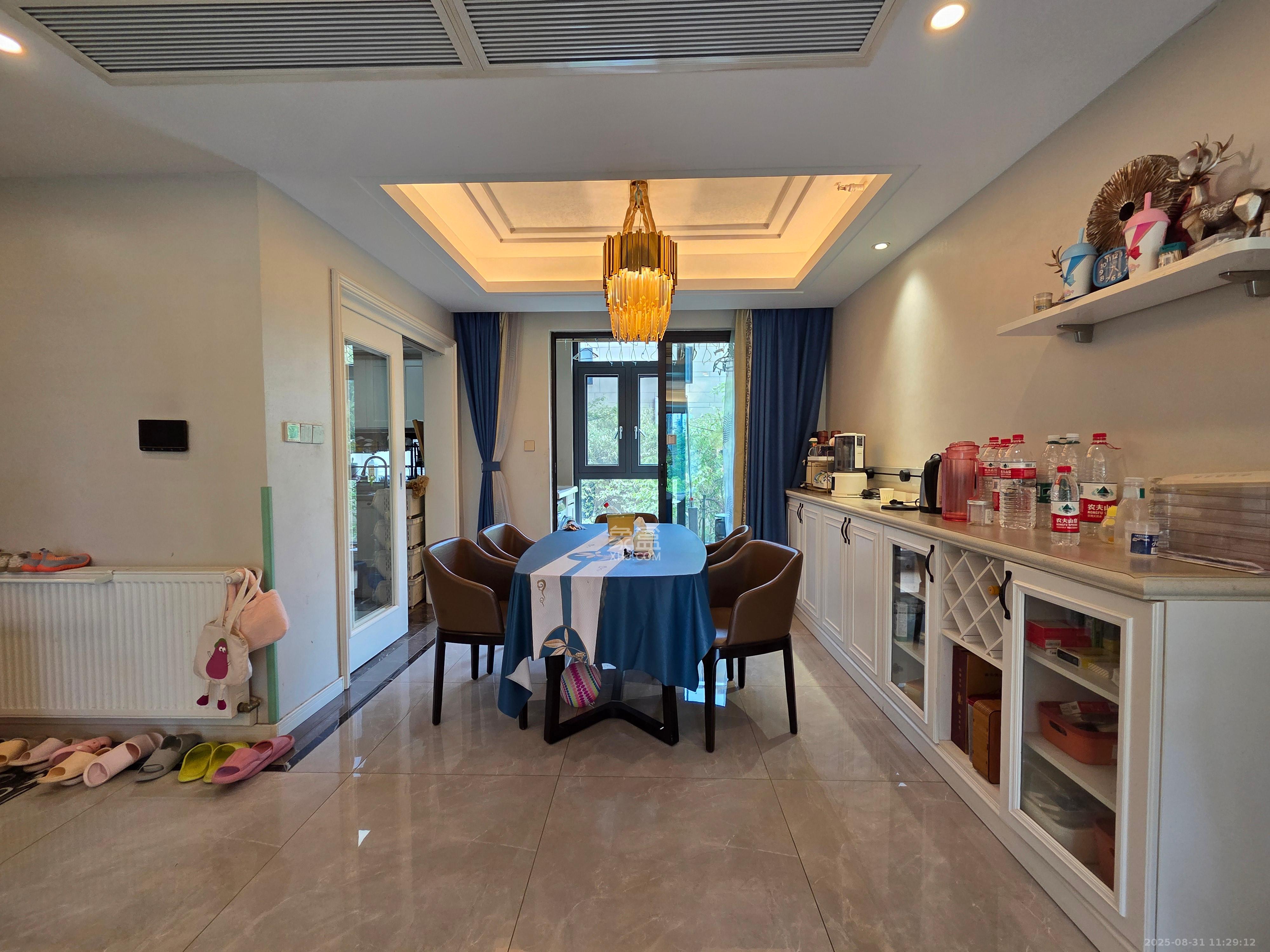 万科里金域国际  4室2厅2卫    8000.0元/月室内图