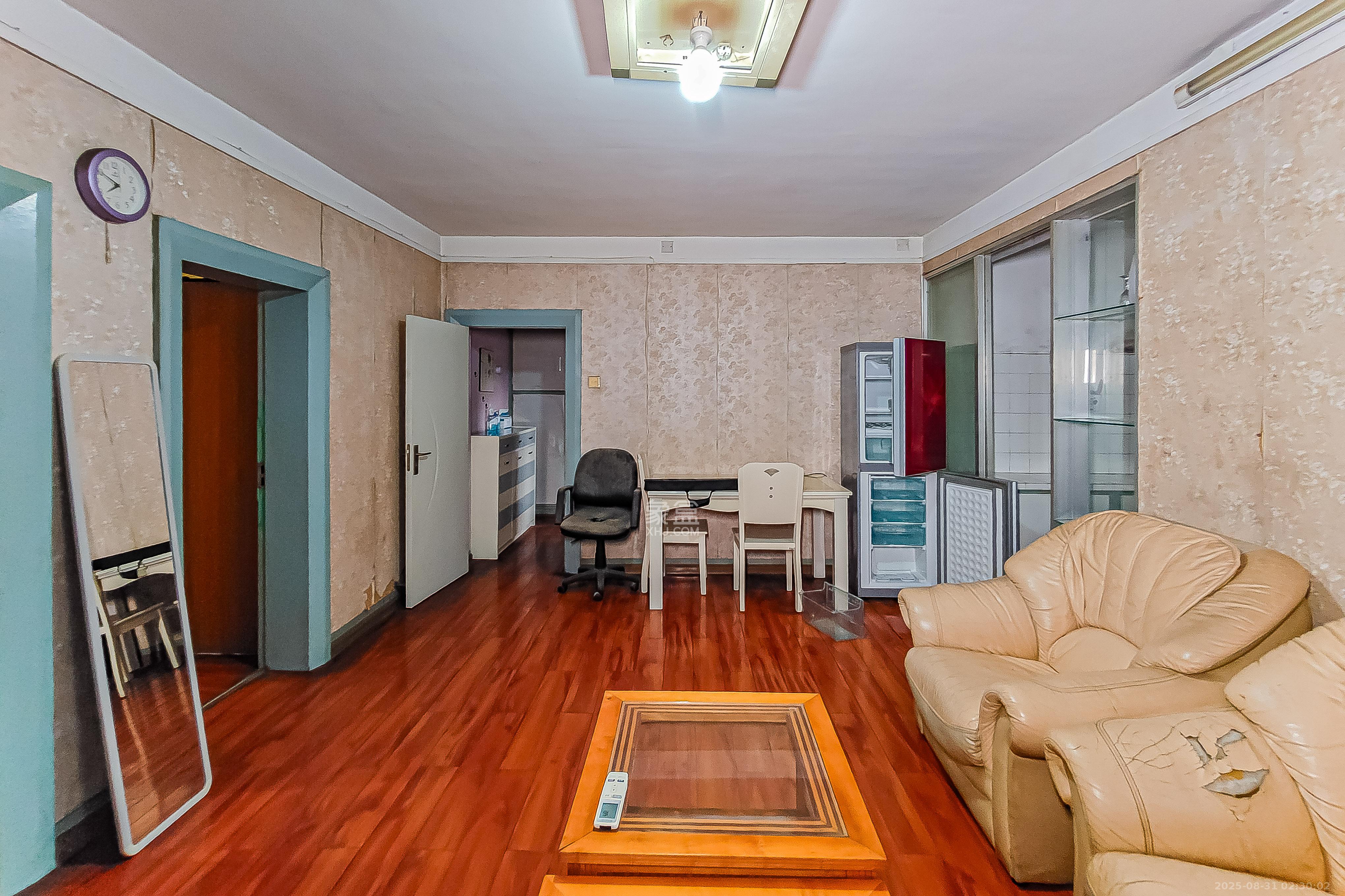 长岭包装宿舍  2室1厅1卫    45.0万 长岭包装宿舍  2室1厅1卫    45.0万客厅