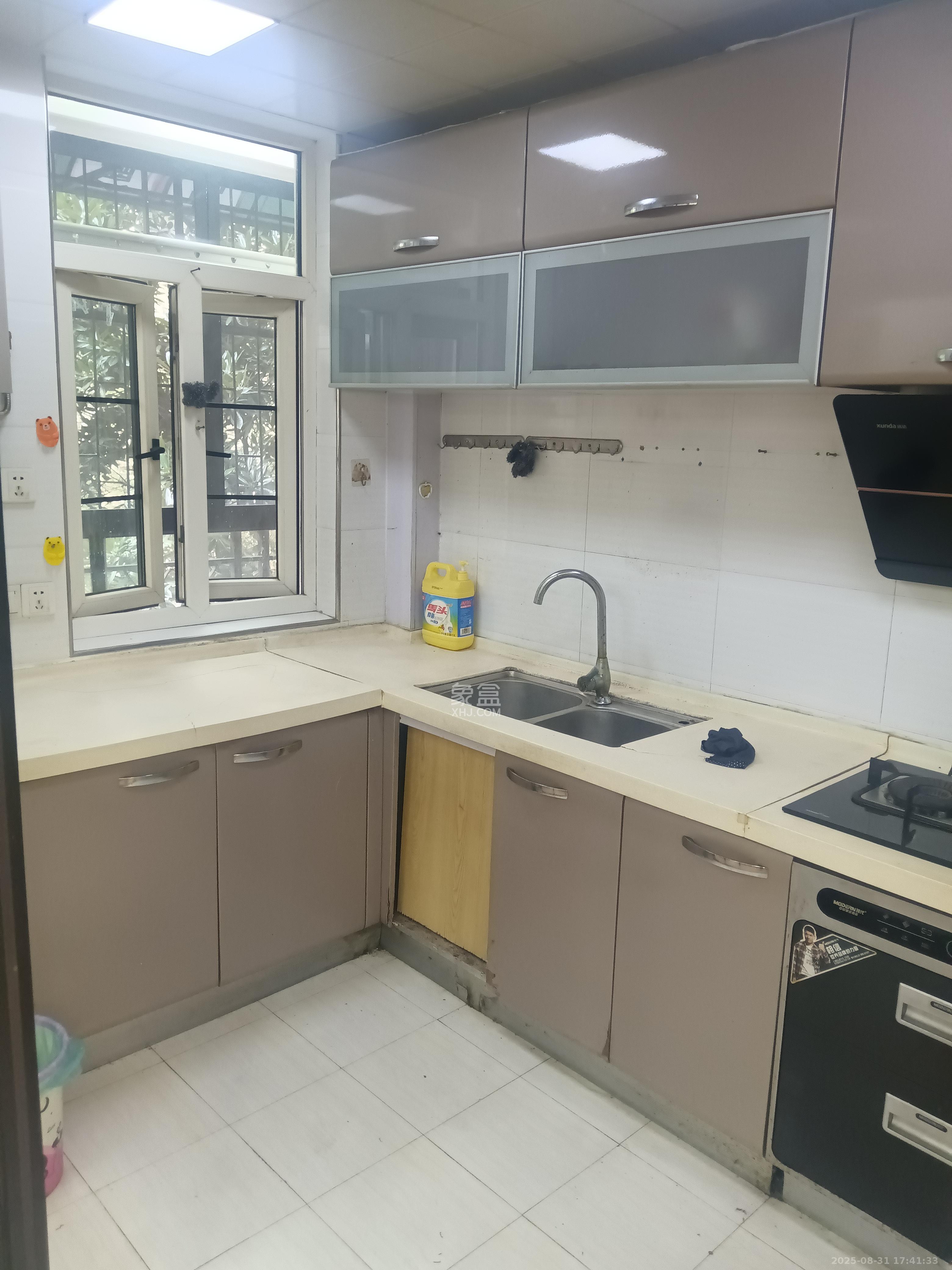 沁园春御院 3室2厅2卫 3500.0元/月 沁园春御院 3室2厅2卫 3500.0元/月室内图