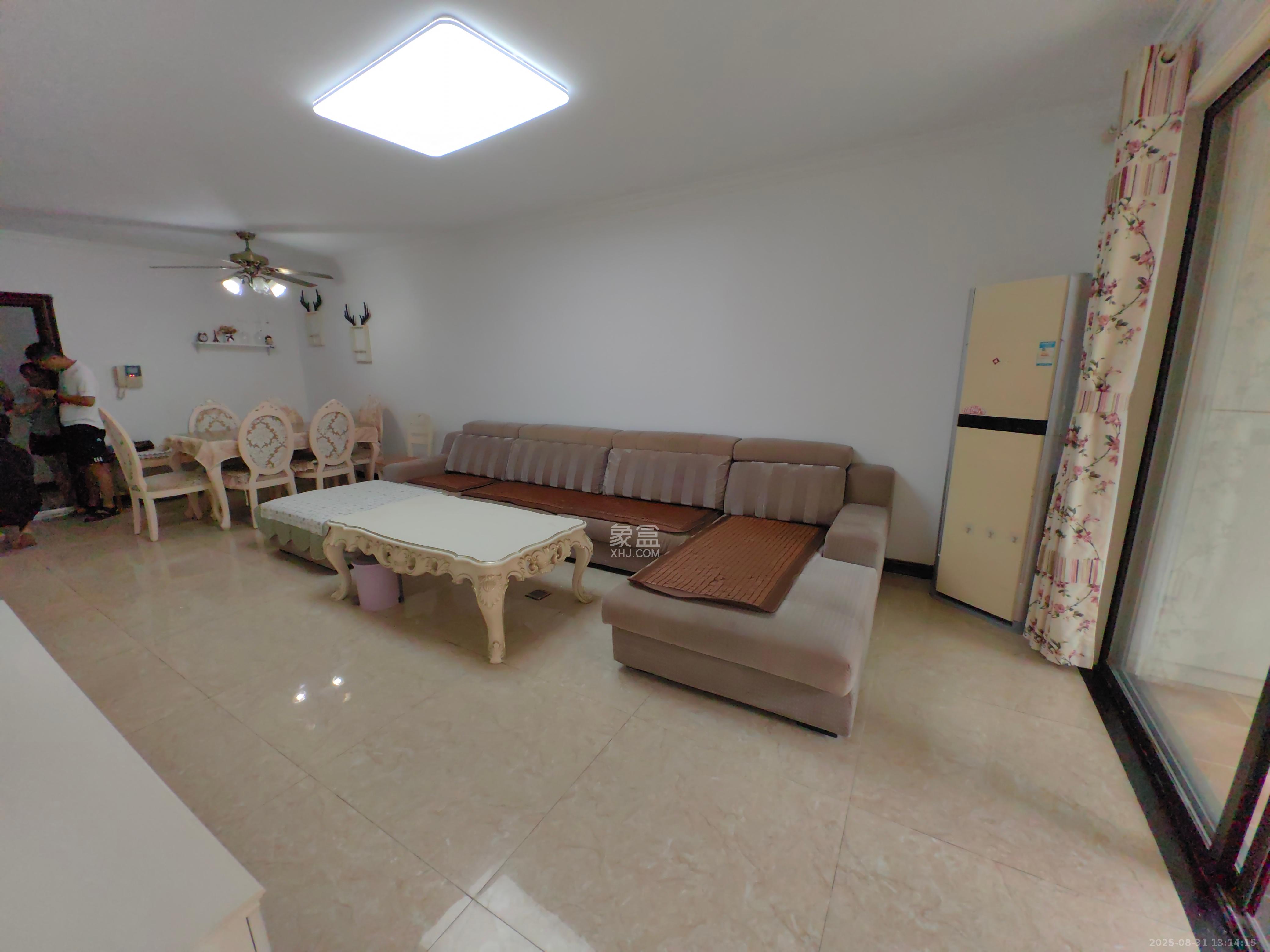 三一街区  1室1厅1卫   1700.00元/月室内图