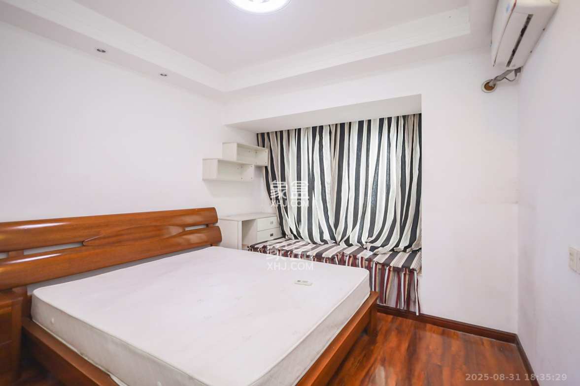 绿地中央广场 3室2厅2卫 128.0万 绿地中央广场 3室2厅2卫 128.0万卧室