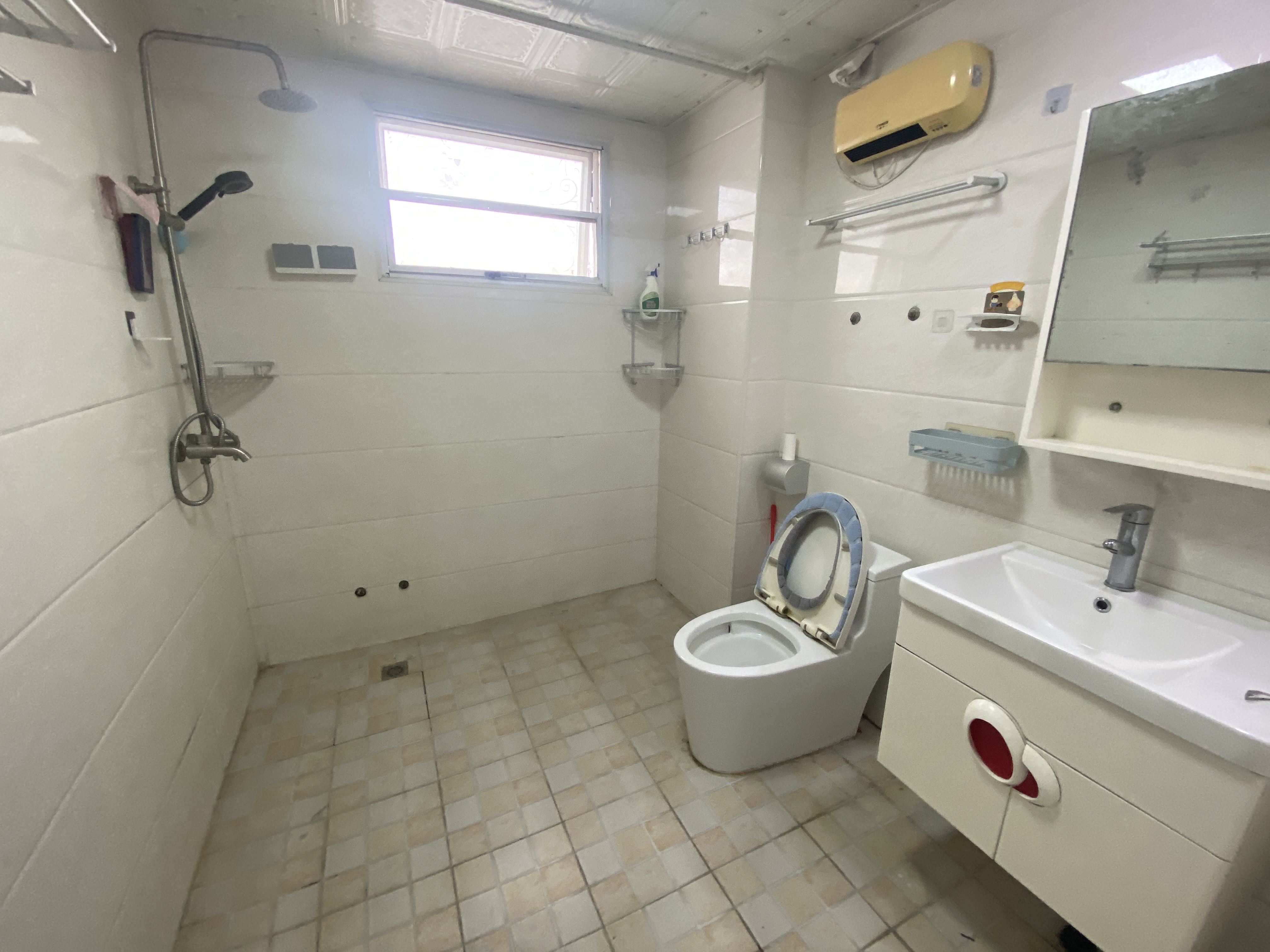 海航城 3室2厅2卫 2200.0元/月 海航城 3室2厅2卫 2200.0元/月室内图