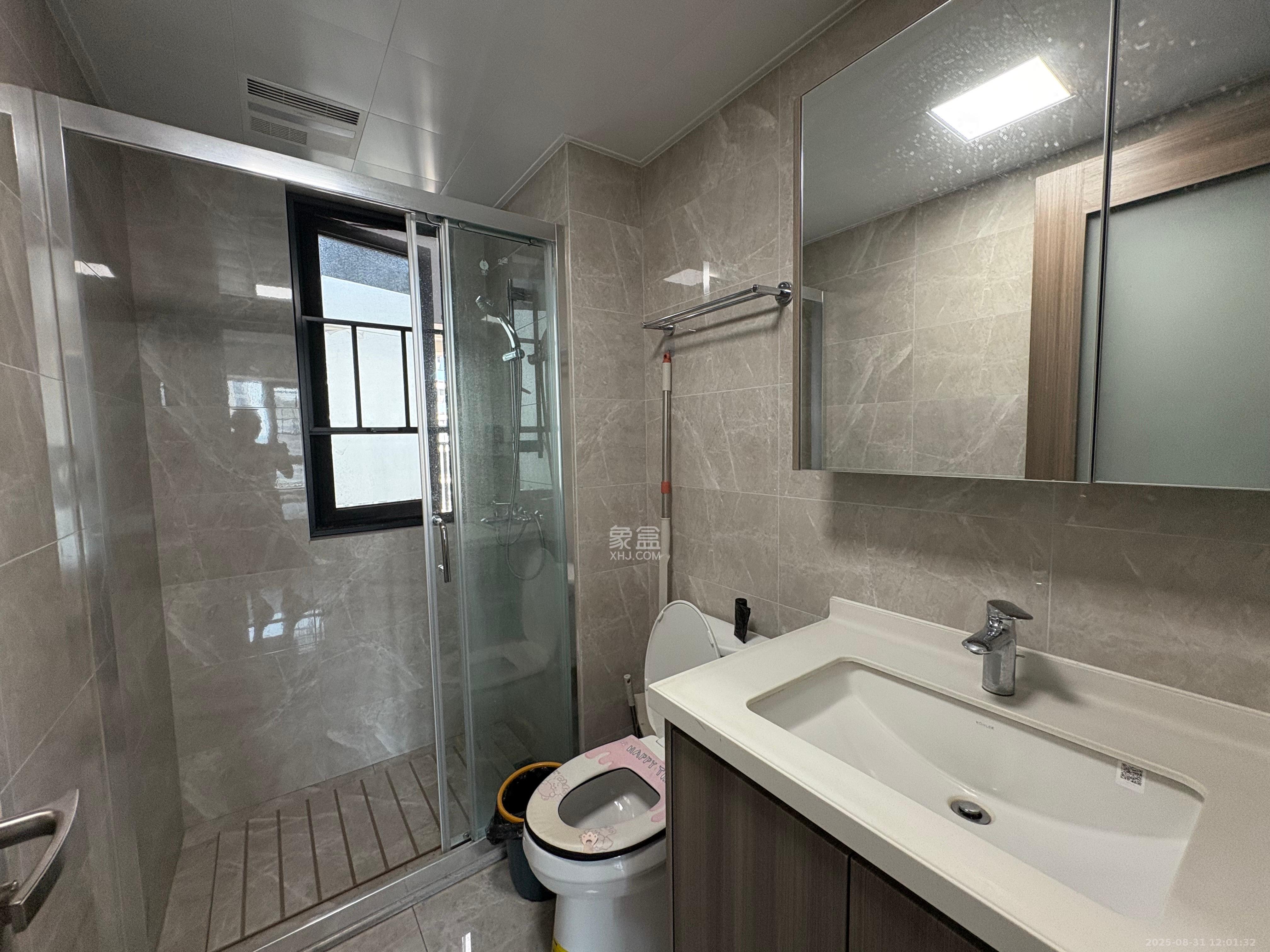 中海阅麓山二期  3室2厅2卫    3000.0元/月室内图