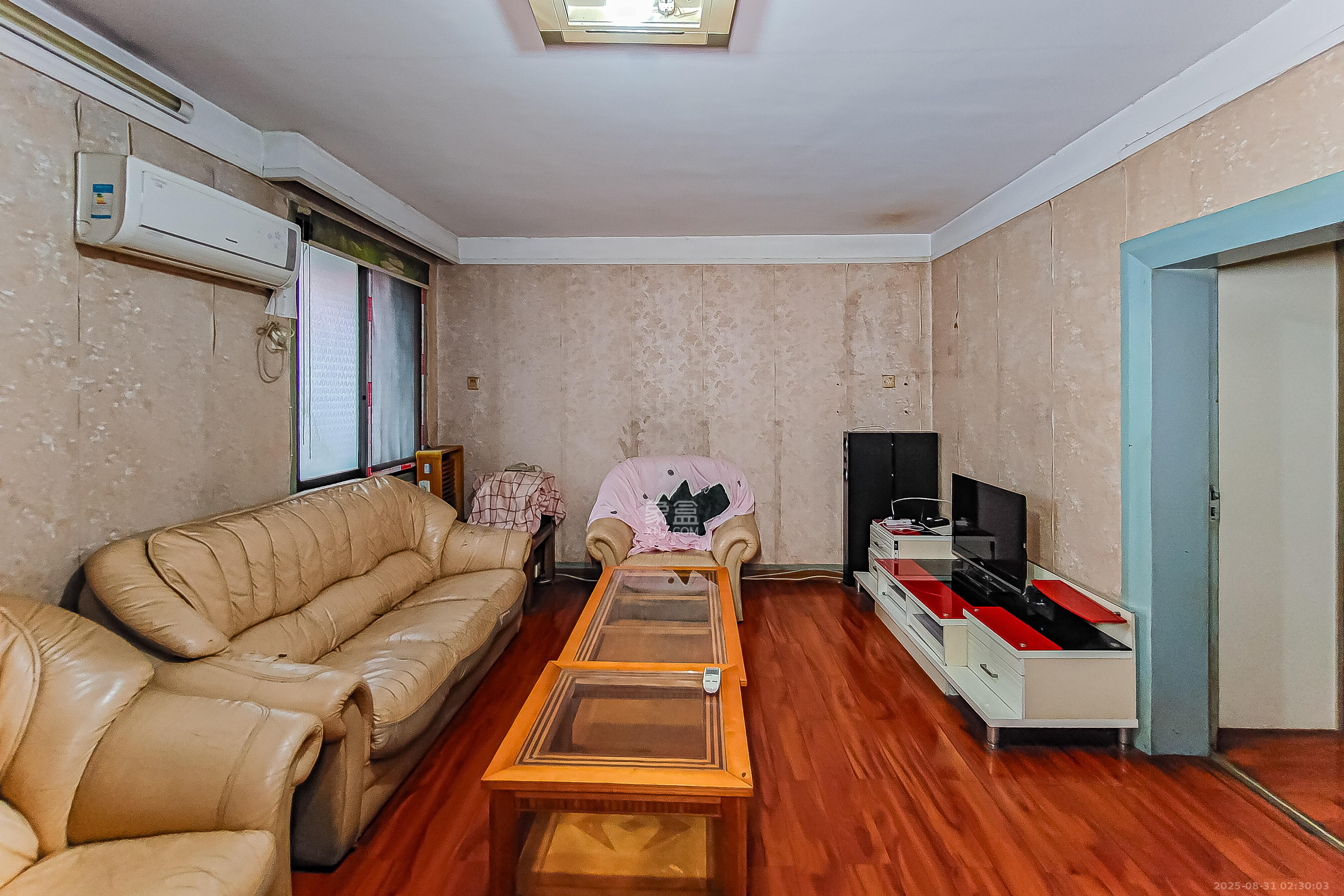 长岭包装宿舍  2室1厅1卫    45.0万 长岭包装宿舍  2室1厅1卫    45.0万客厅