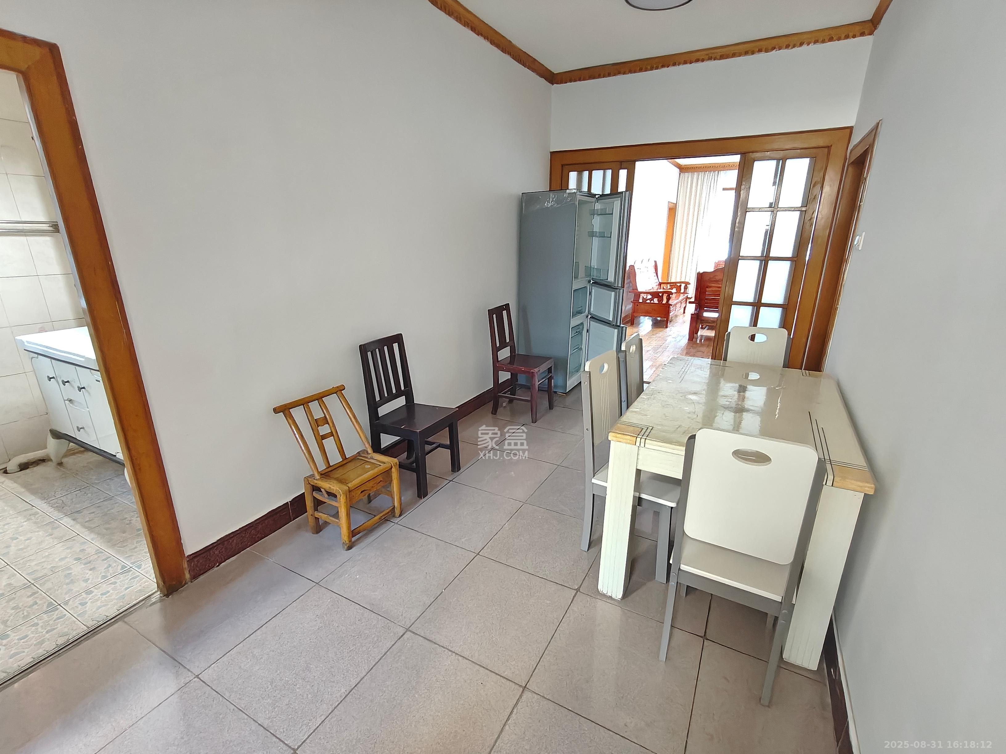 湖南石油化学工业局小区（侯家塘化工厅）  2室2厅1卫    2200.0元/月室内图