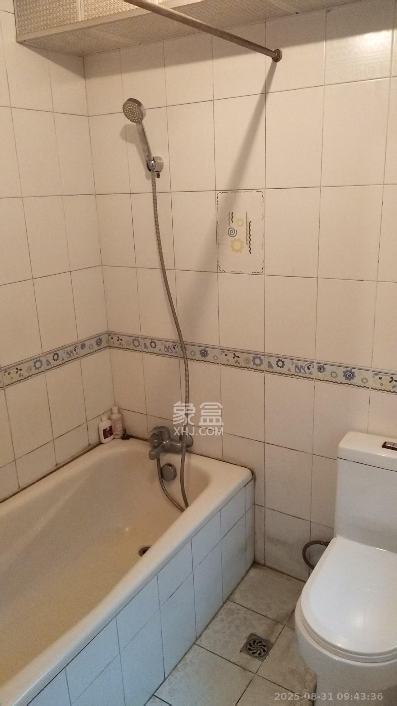 鸿运花苑 2室2厅1卫 2650.0元/月 鸿运花苑 2室2厅1卫 2650.0元/月室内图