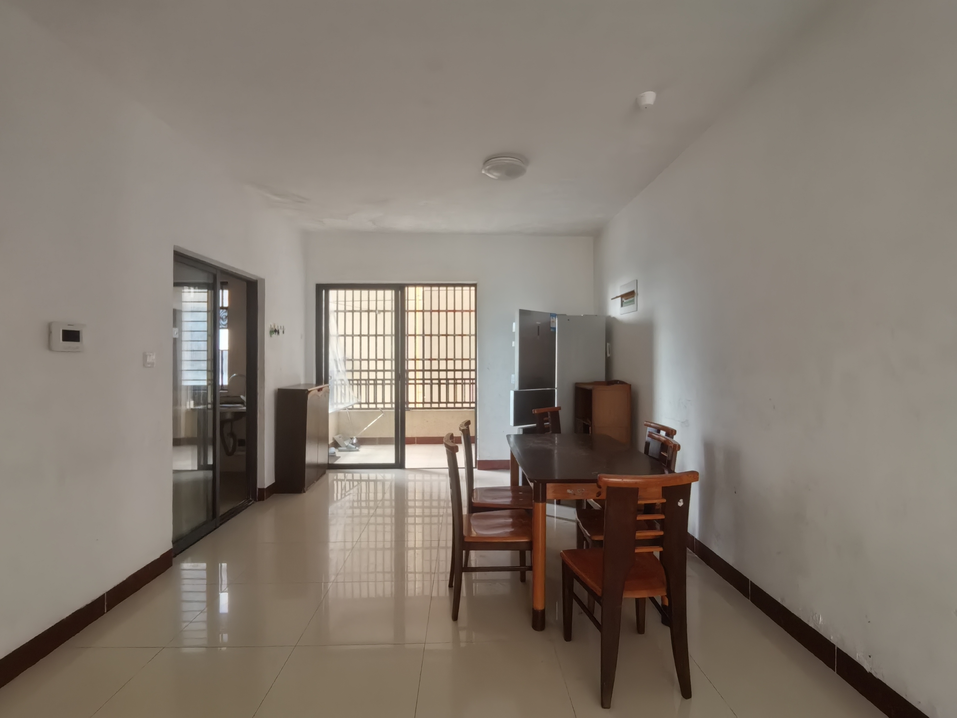 美舍嘉苑一期 4室2厅2卫 3600.0元/月 美舍嘉苑一期 4室2厅2卫 3600.0元/月室内图