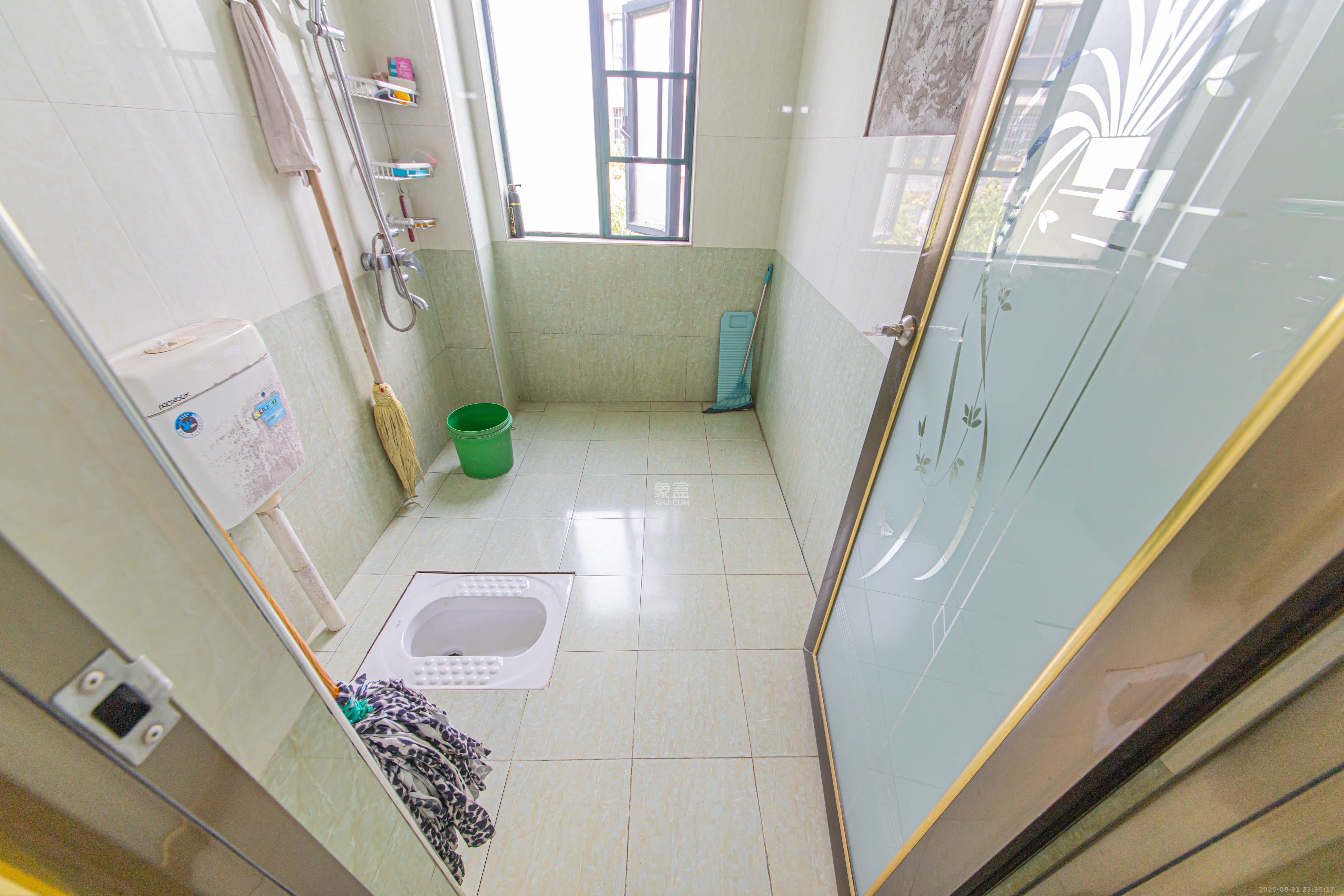 银桂苑 1室2厅2卫 160.0万 银桂苑 1室2厅2卫 160.0万卫生间