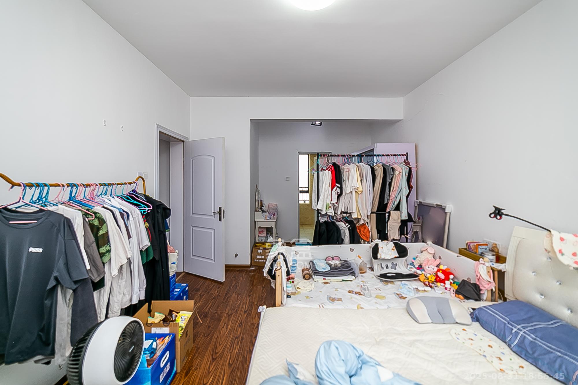 荣悦台  3室2厅2卫    180.0万 荣悦台  3室2厅2卫    180.0万卧室